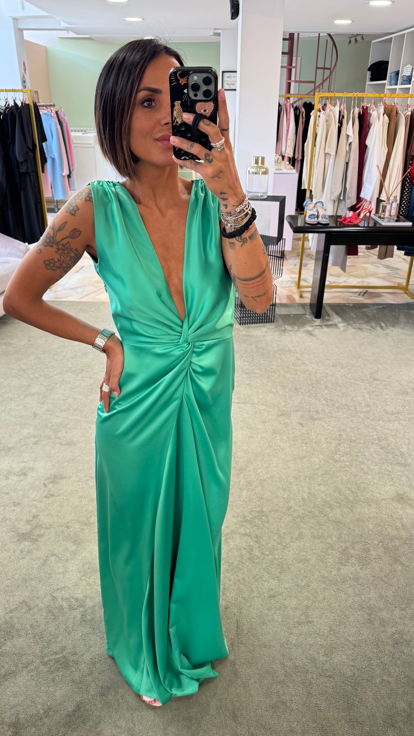 Abito lungo verde smeraldo incrociato in satin Actualee