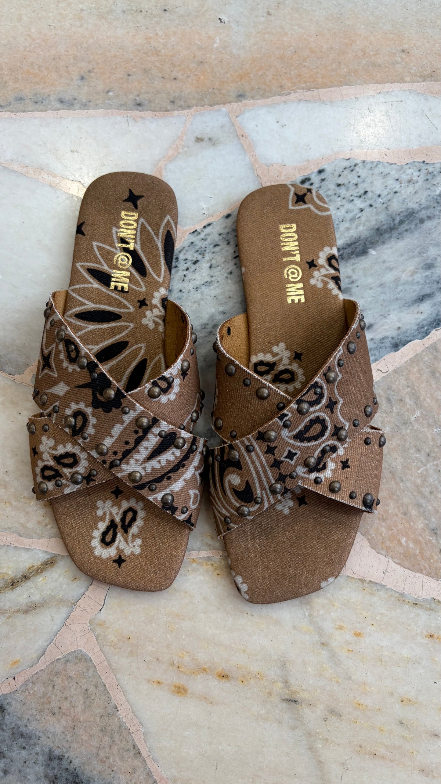 Ciabattina bandana desert con borchie