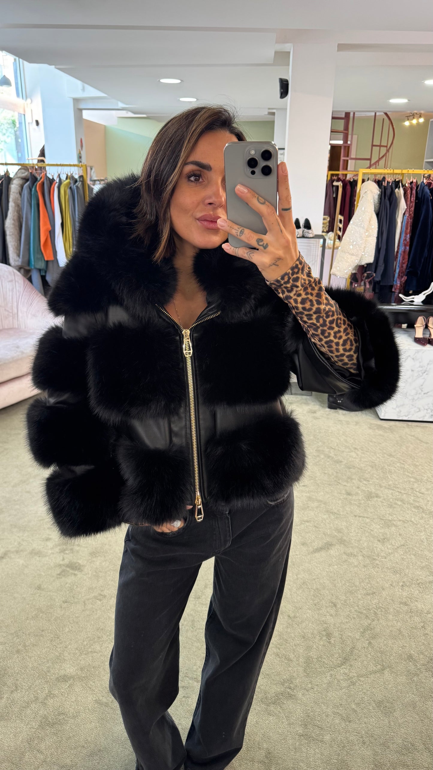 Pelliccia eco nera luxury con cappuccio ys