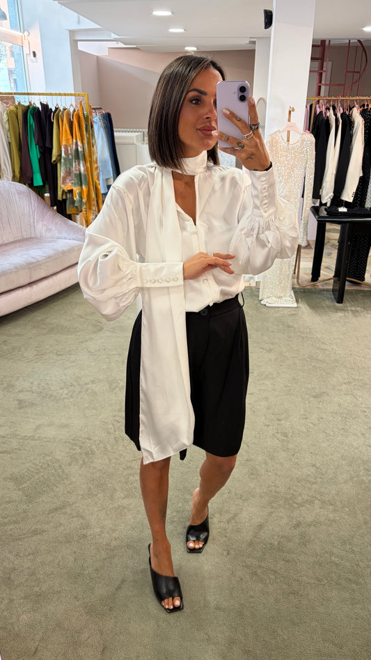 Camicia bianca satin con sciarpina gl