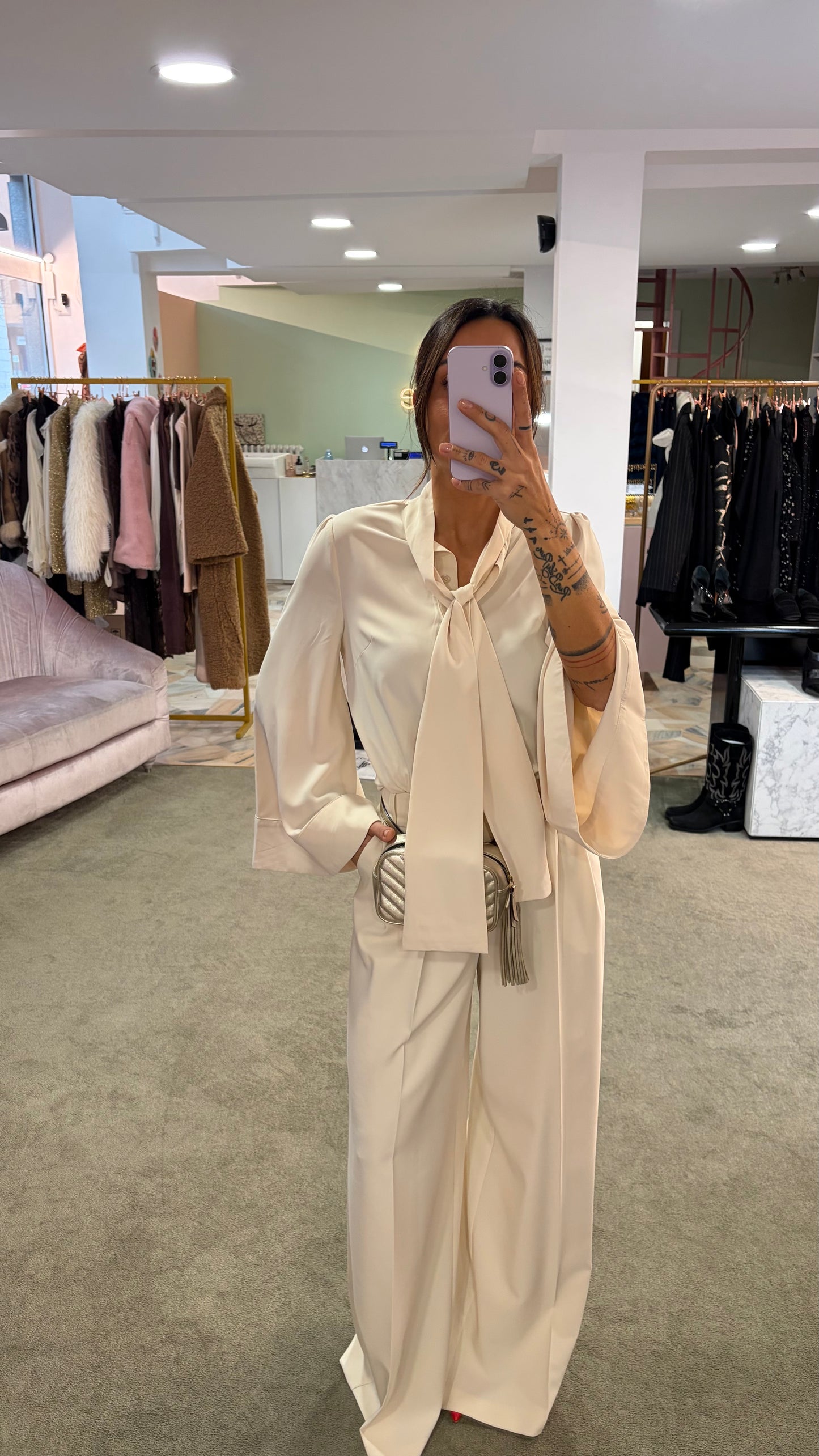 Camicia panna con sciarpina e manica a kimono ay