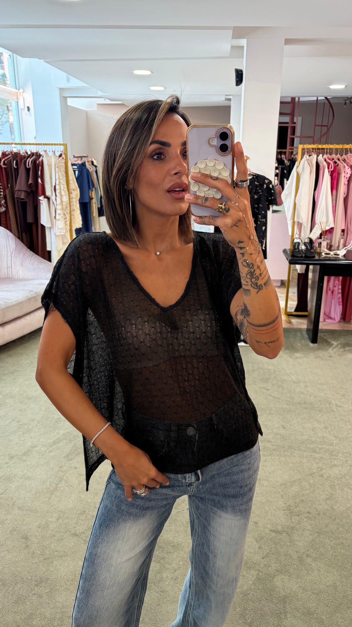 Maglia scollo a v nera in lurex manica scesa ay