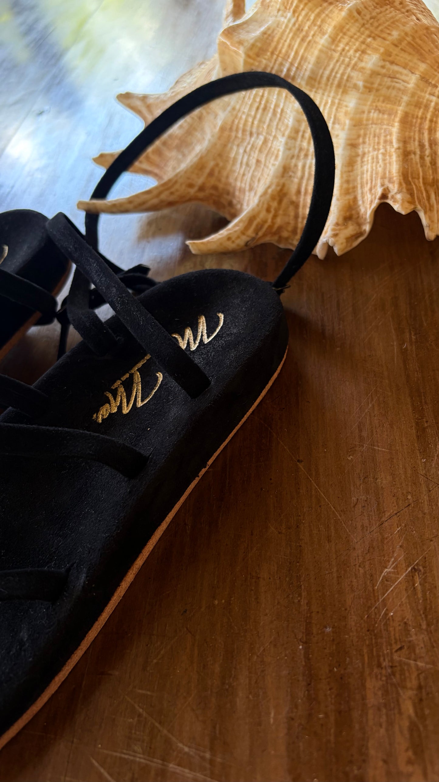 Ciabattina infradito platform Gisella nera in suede