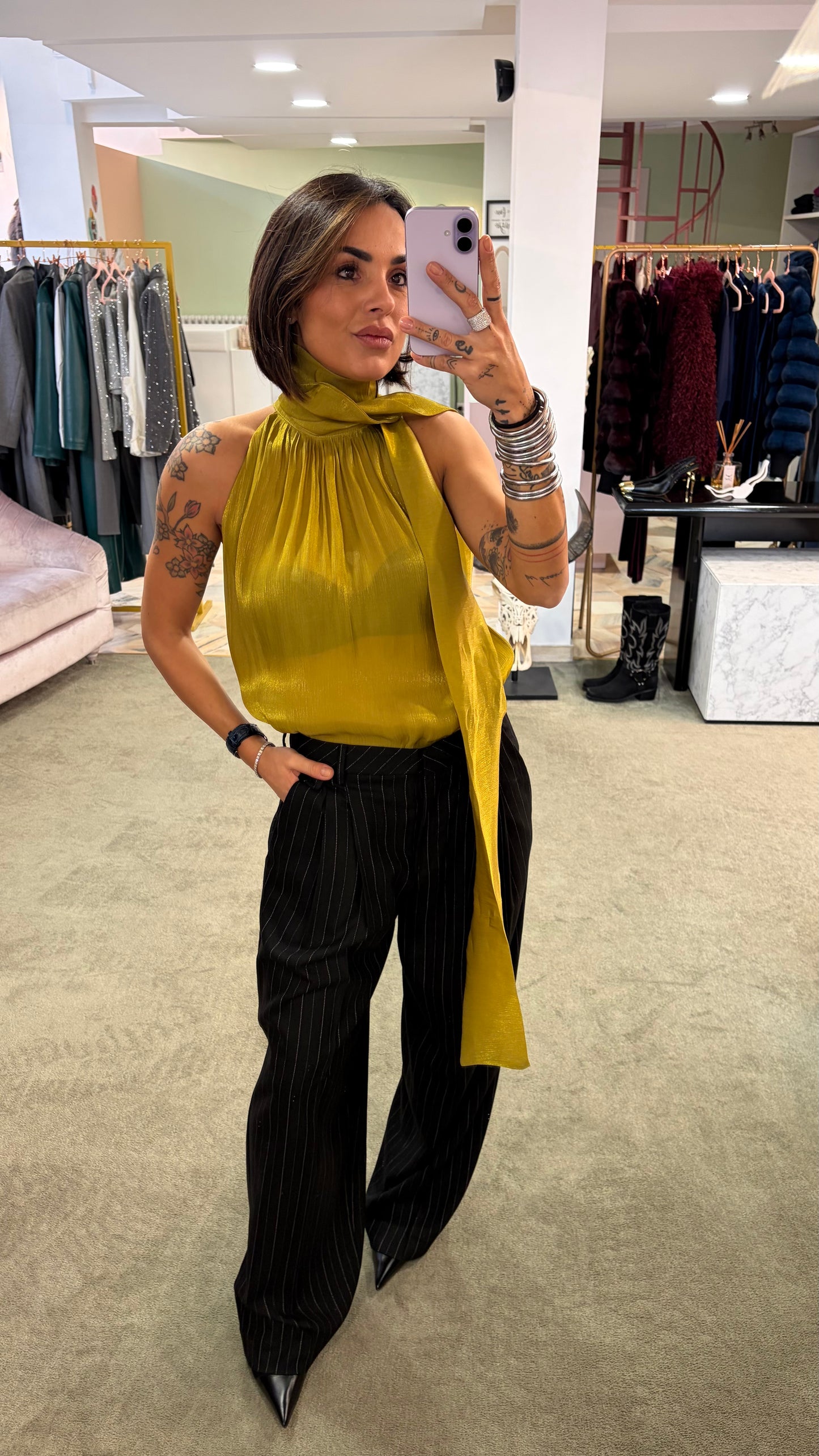 Camicia oliva smanicata con sciarpina Actualee