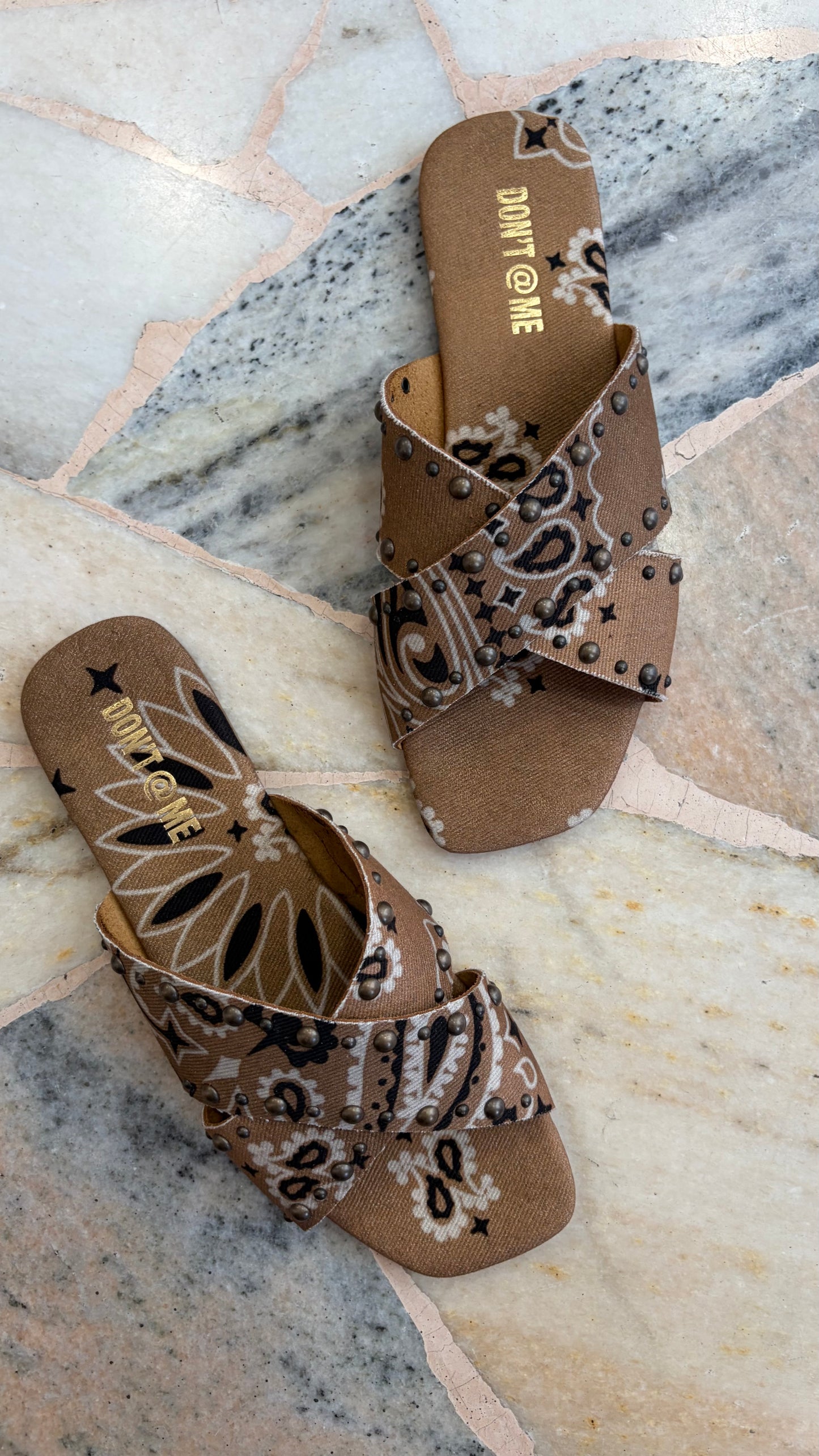 Ciabattina bandana desert con borchie