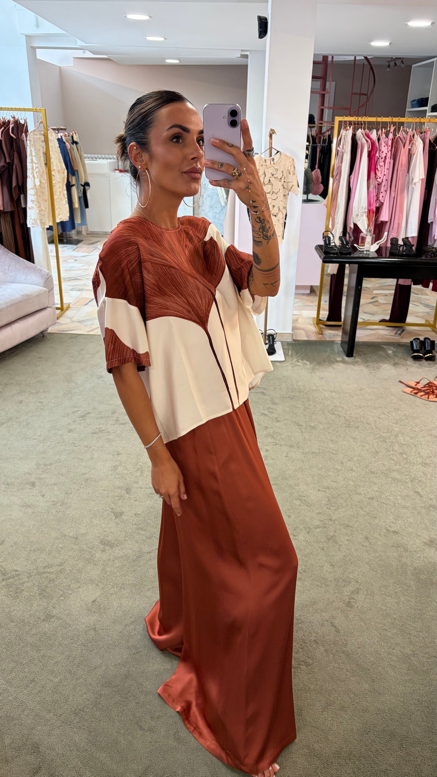 Blusa panna fantasia foglie mattone ay