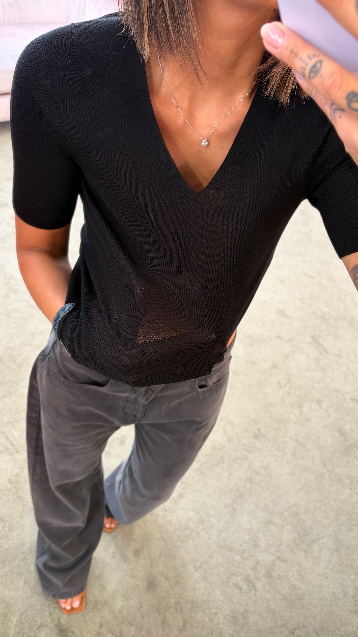 Maglia nera manica corta scollo a v Petite Pull