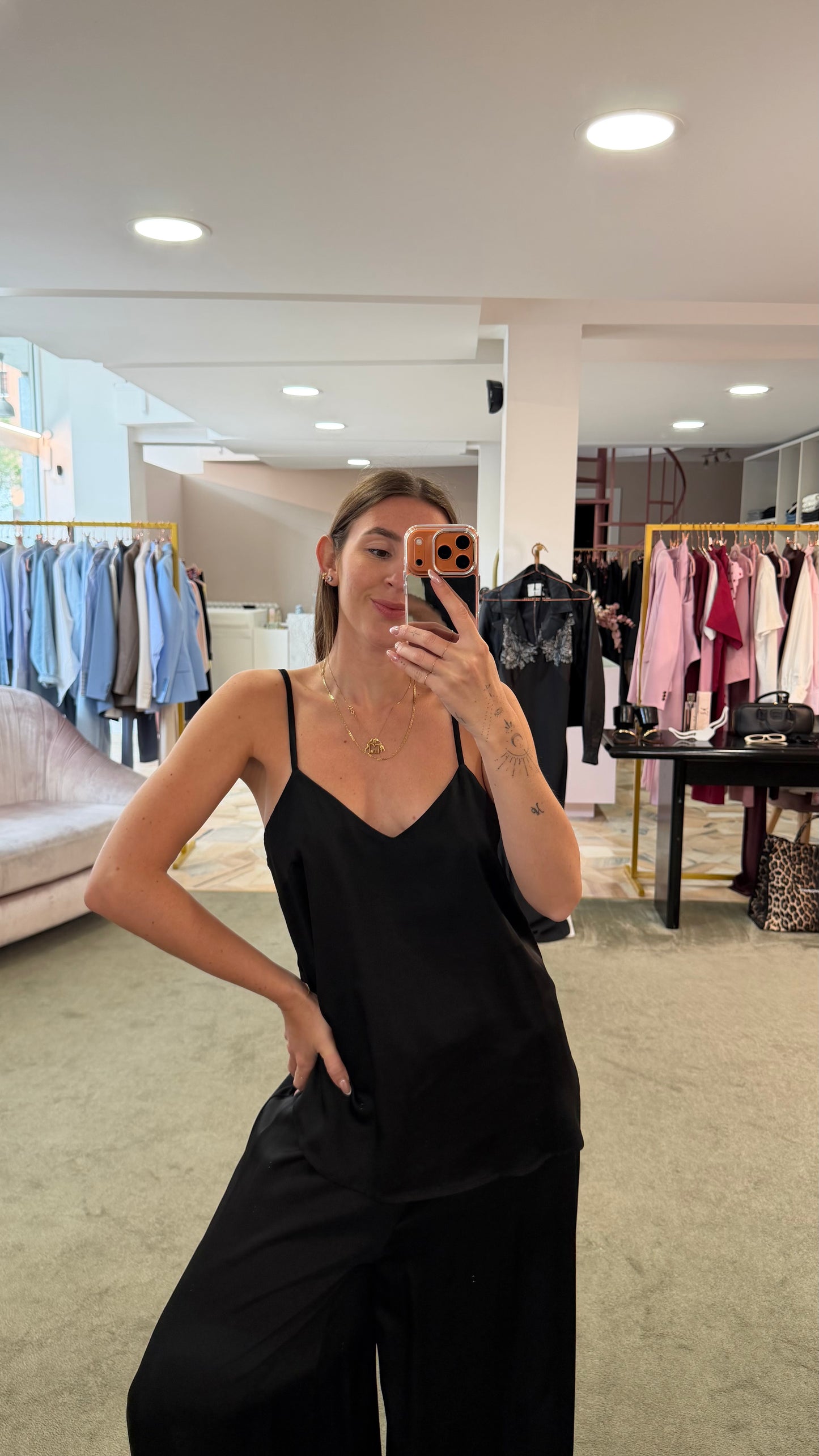 Canotta nera in satin ay