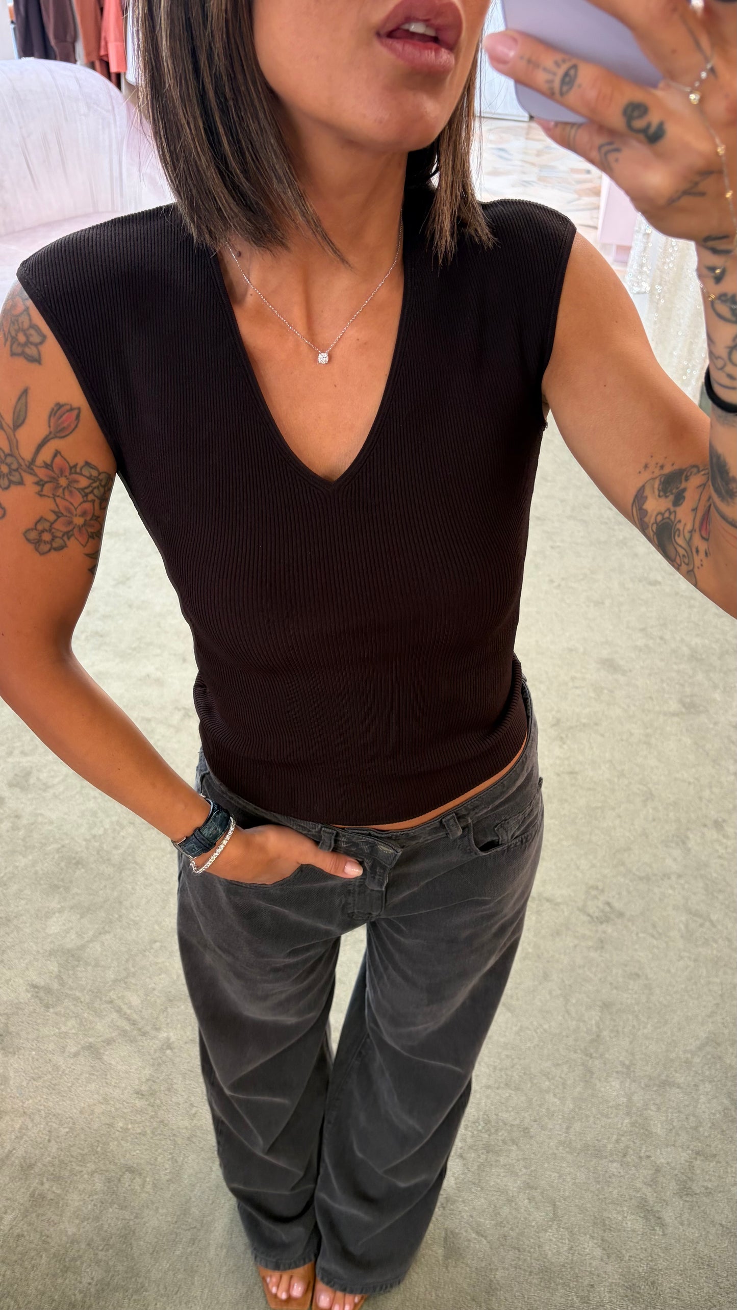 Canotta marrone testa di moro scollo a v costine Petite Pull