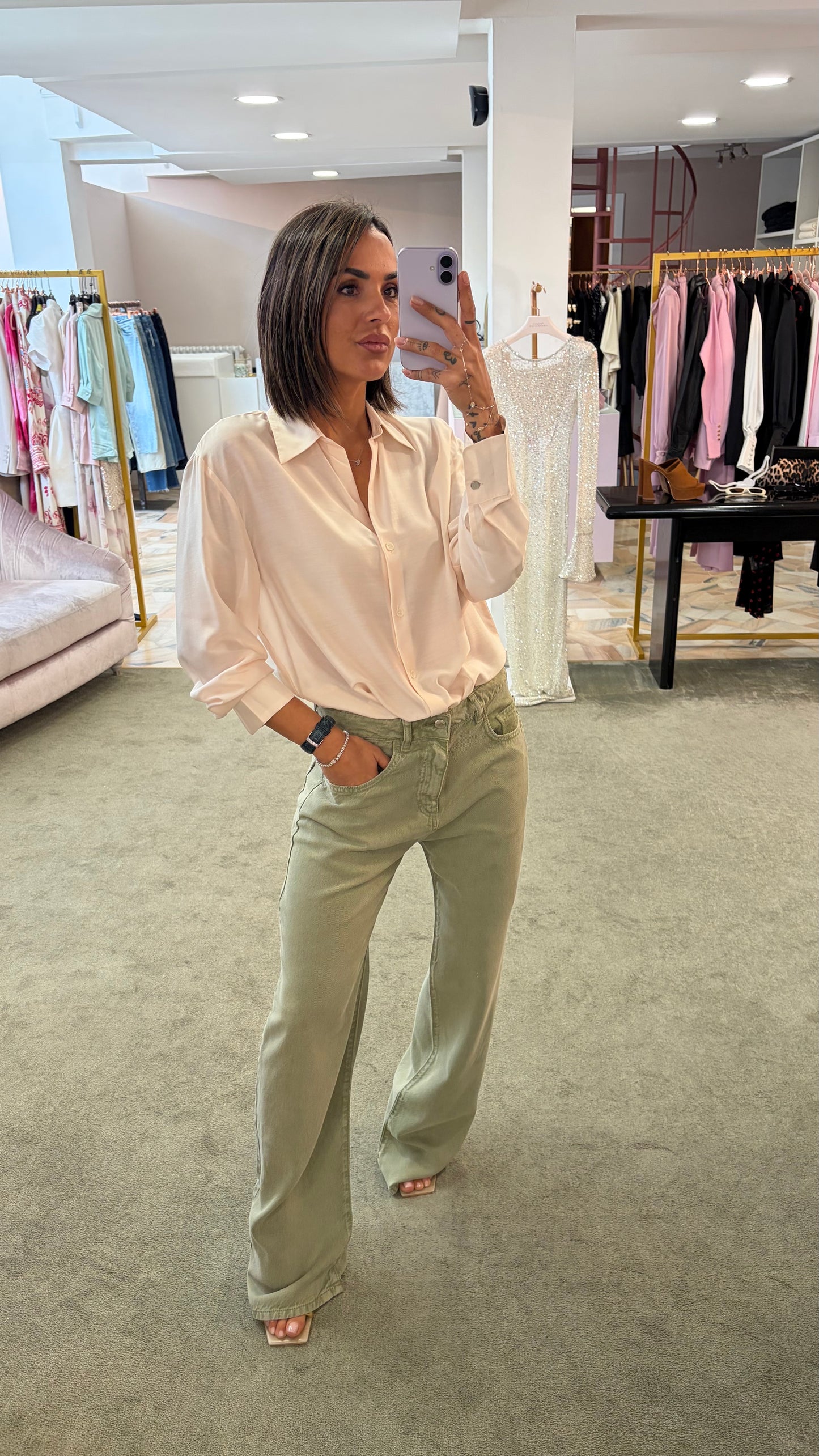 Camicia rosa chiaro  scollo a v glp