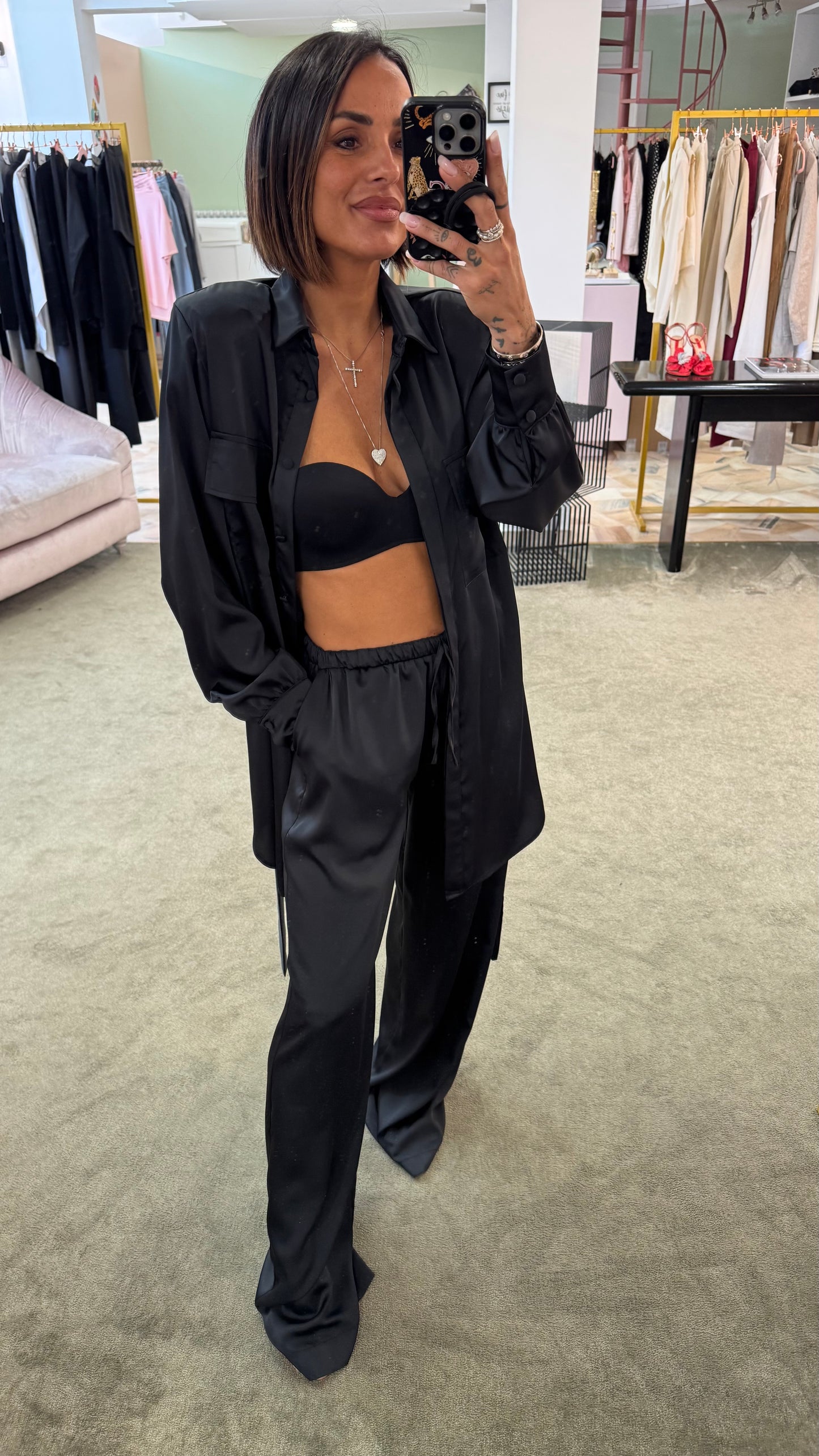 Pantaloni neri in satin morbidi ks