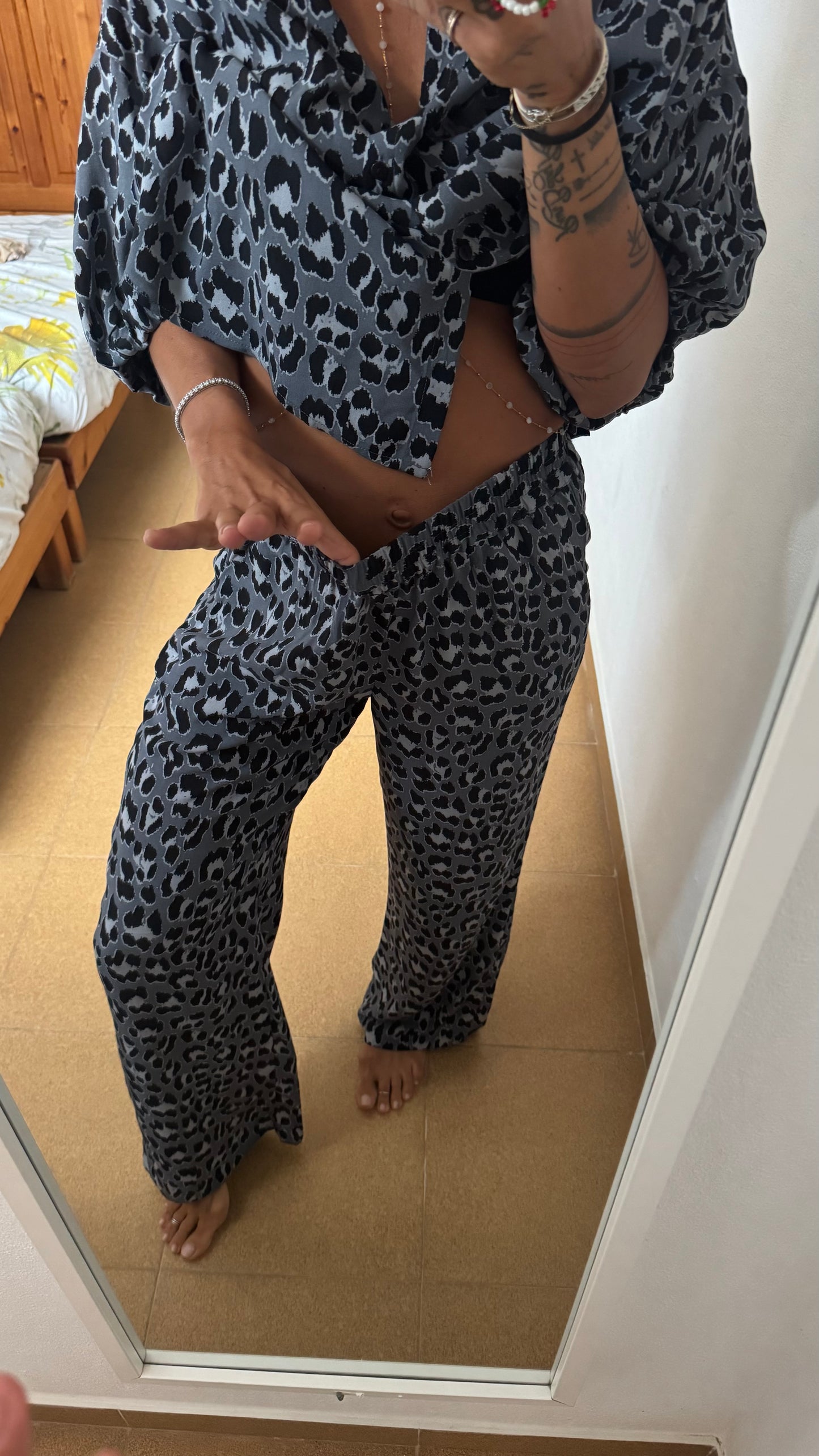Pantaloni leopardati grigi sy