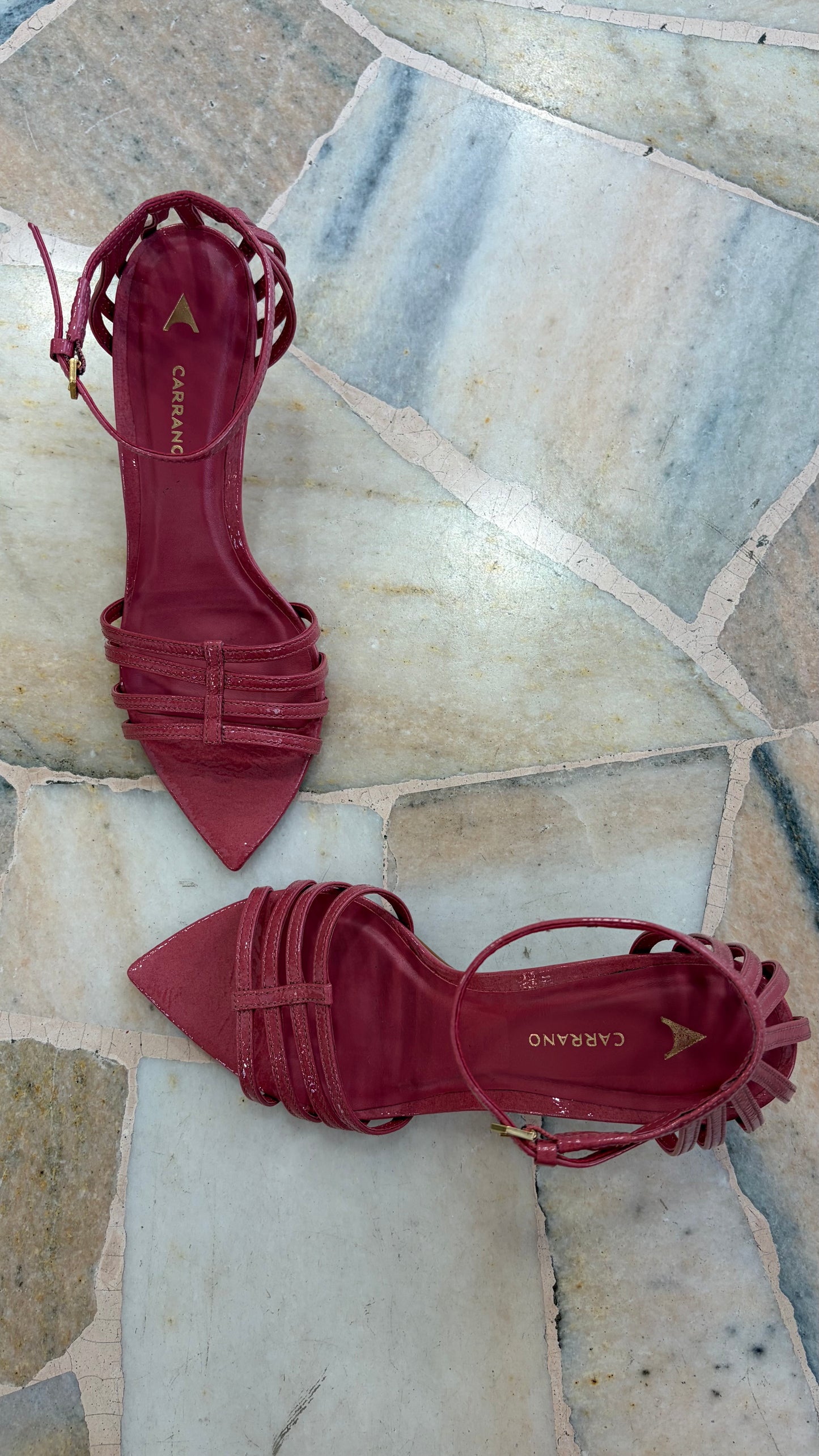 Sandalo rosa blush in vernice con listini