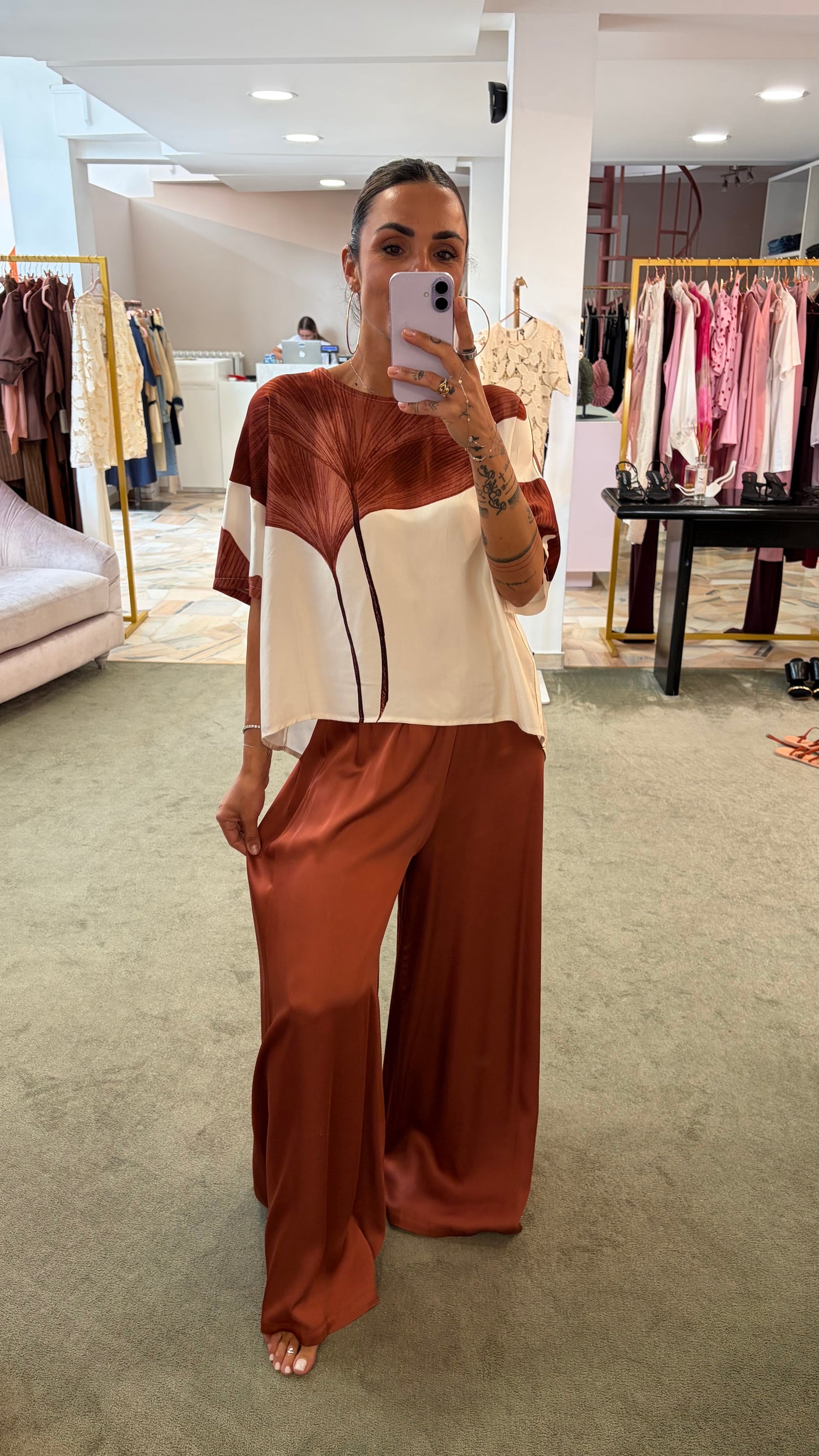 Blusa panna fantasia foglie mattone ay