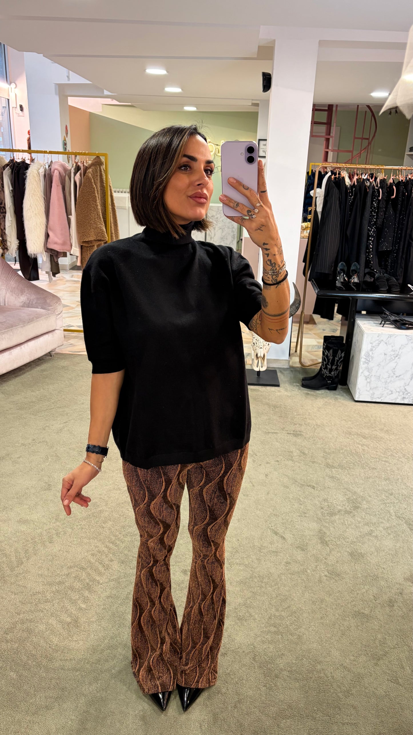 Dolcevita nero manica corta a scatola ay