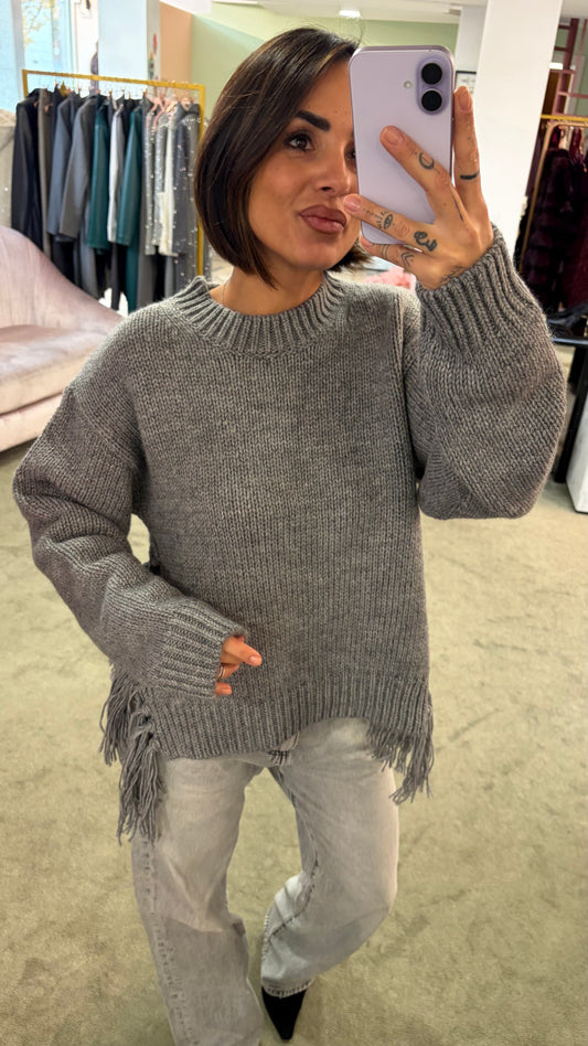 Maglione grigio chiaro  con frange laterali e spacco gl