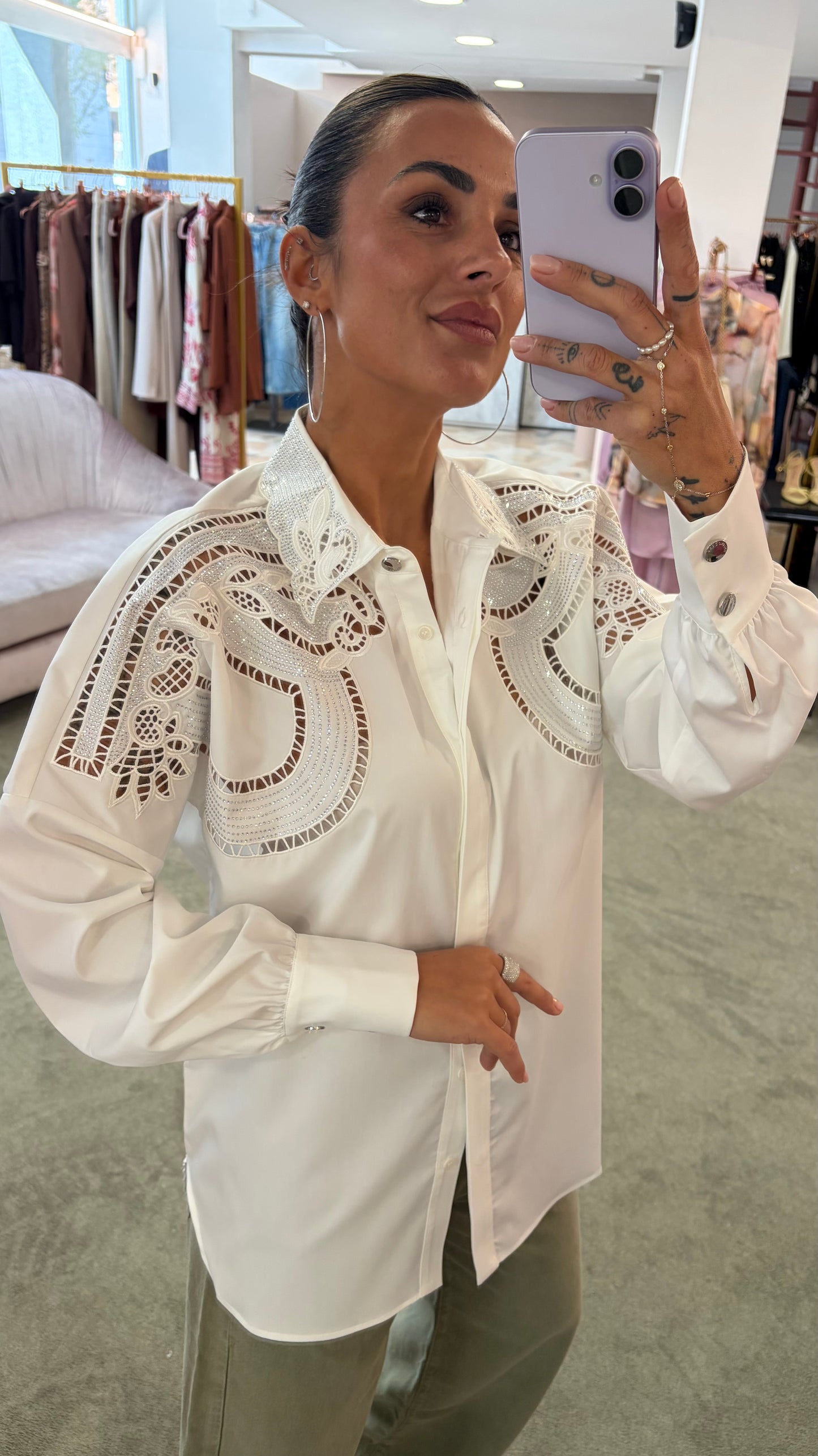 Camicia bianca con ricami e cristalli fr