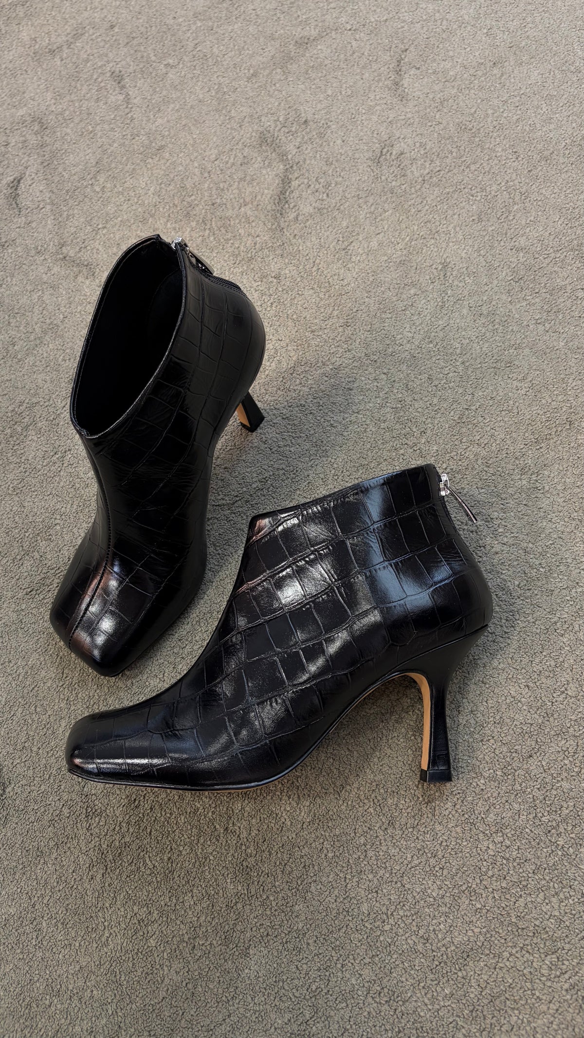 Stivaletto nero in pelle crocco e punta quadrata cr