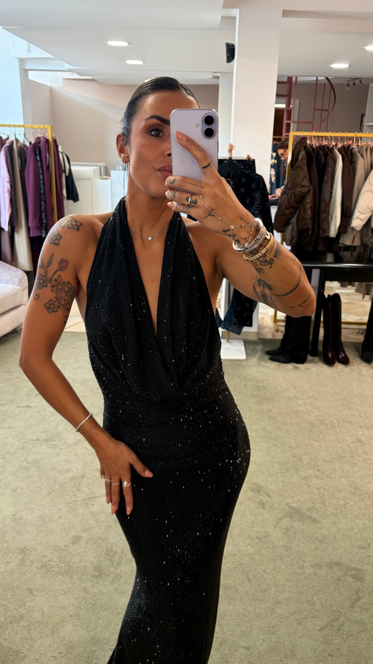 Abito lungo kuta nero a sirena con scollo drappeggiato tw