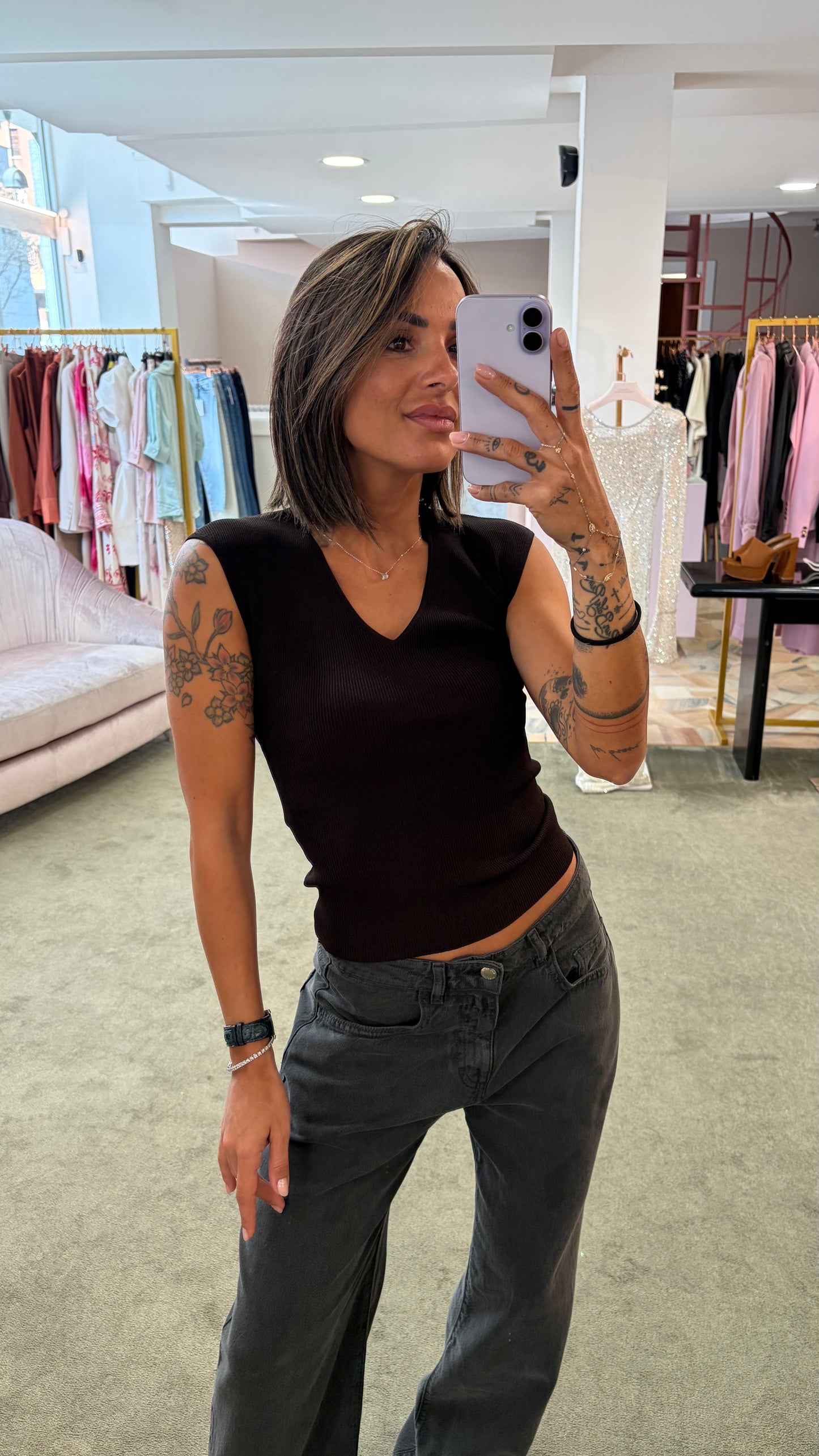 Canotta marrone testa di moro scollo a v costine Petite Pull