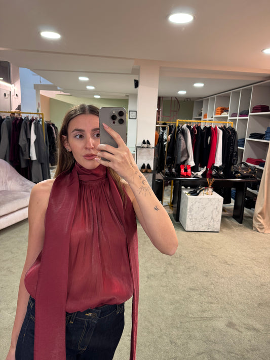 Camicia bordeaux smanicata con sciarpina Actualee