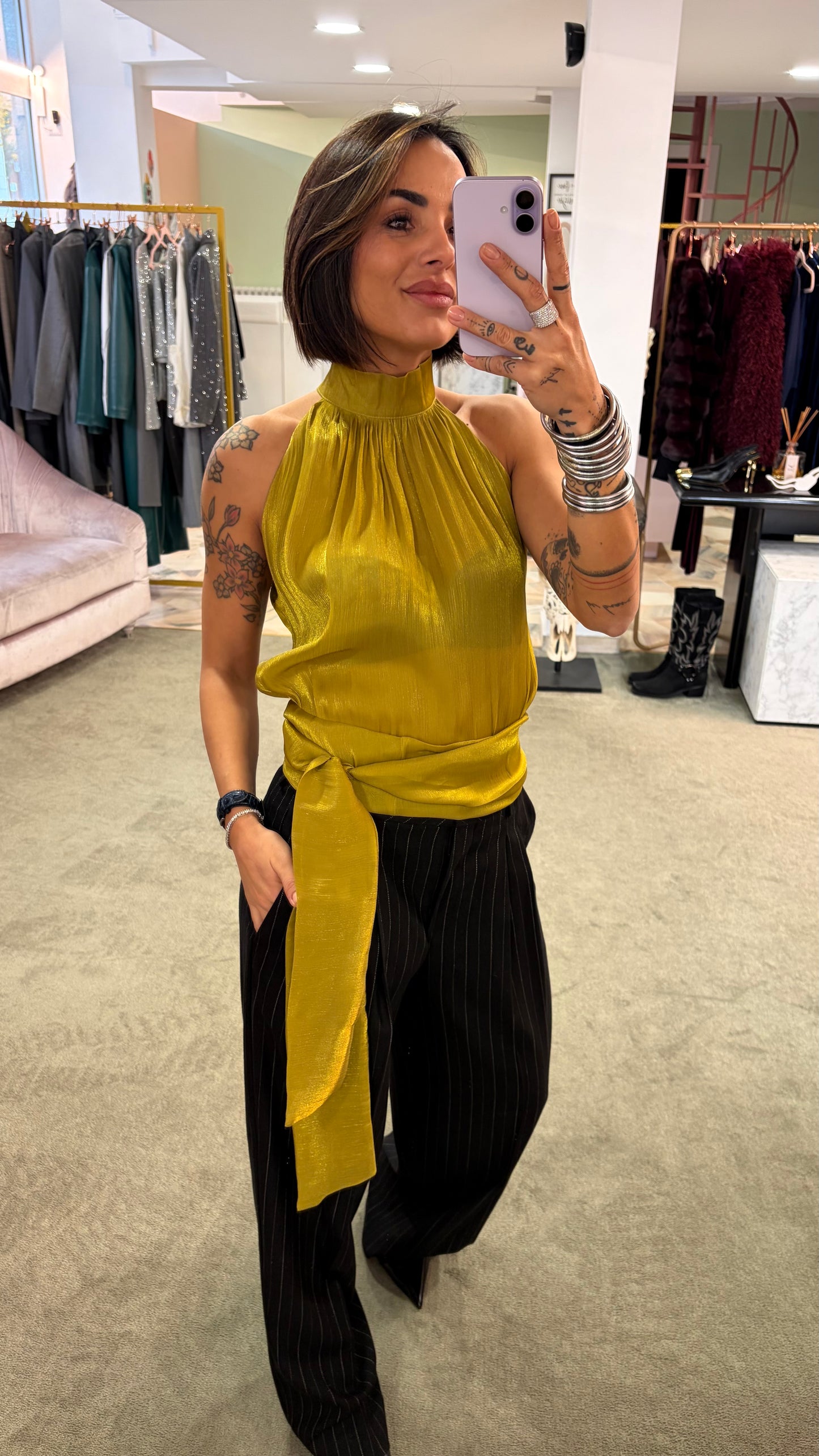 Camicia oliva smanicata con sciarpina Actualee