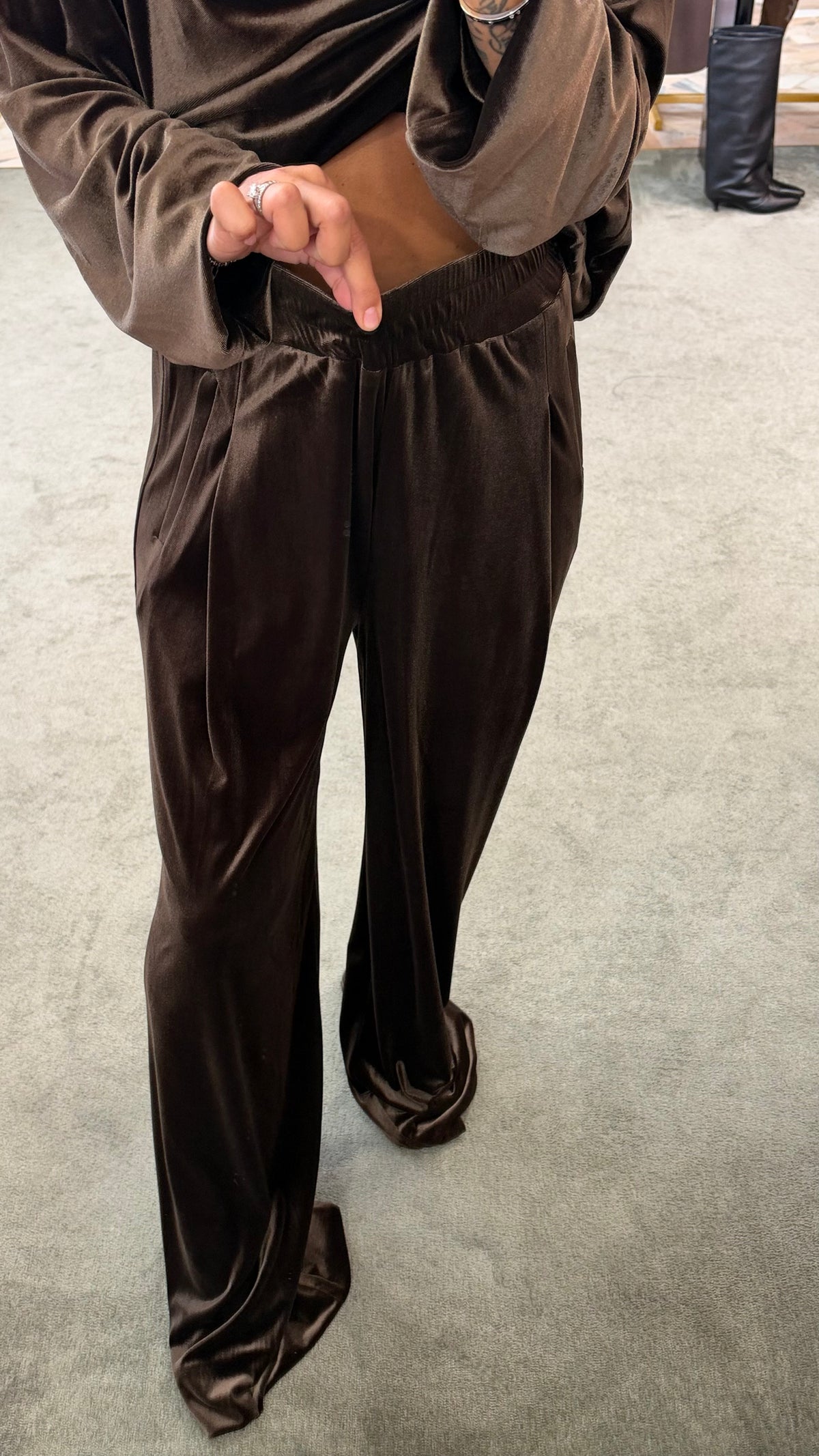 Pantaloni marroni dritti in velluto Don't@Me