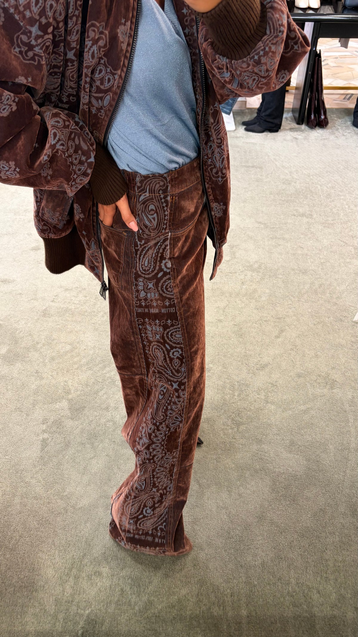 Pantaloni marroni wide in velluto con inserti bandana Don't@Me