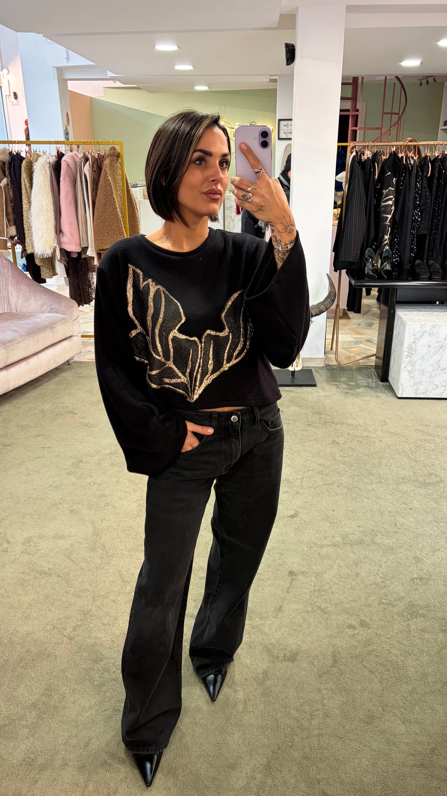 Felpa maglione crop nero con foglia oro mq