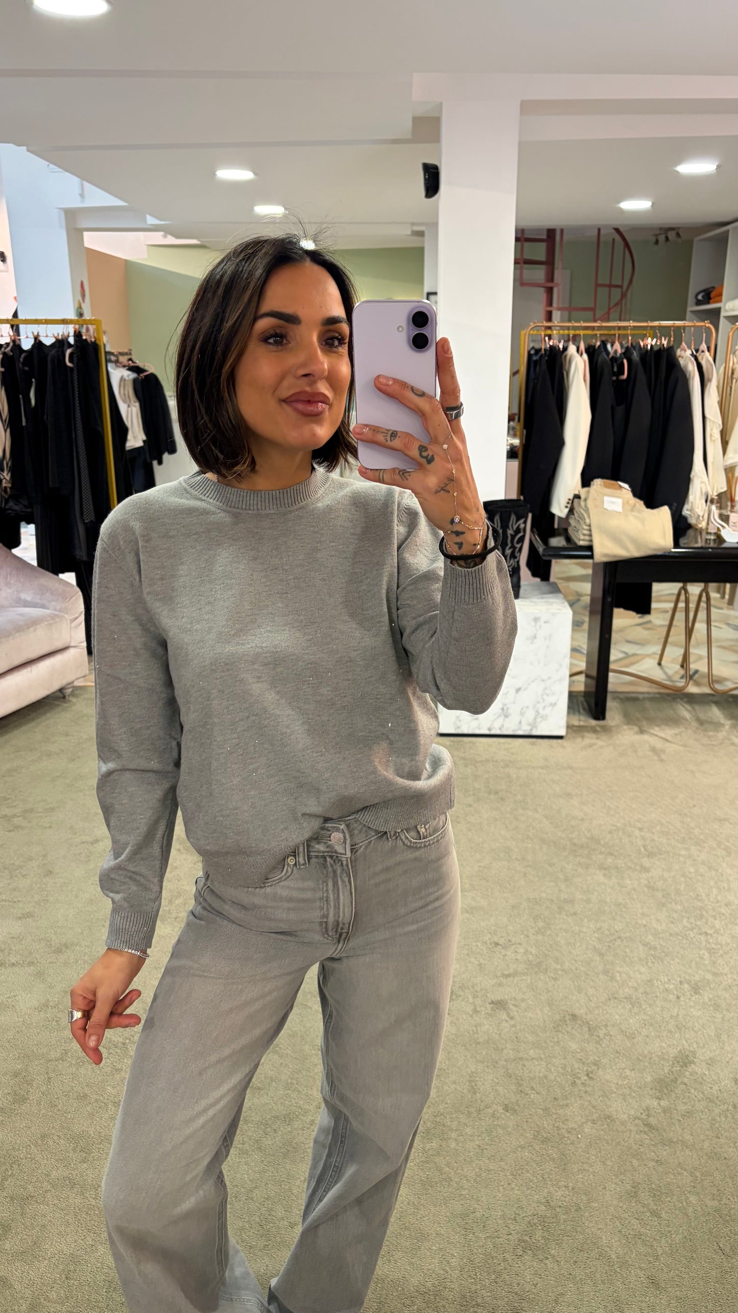 Maglione grigio girocollo con micropaillettes ay