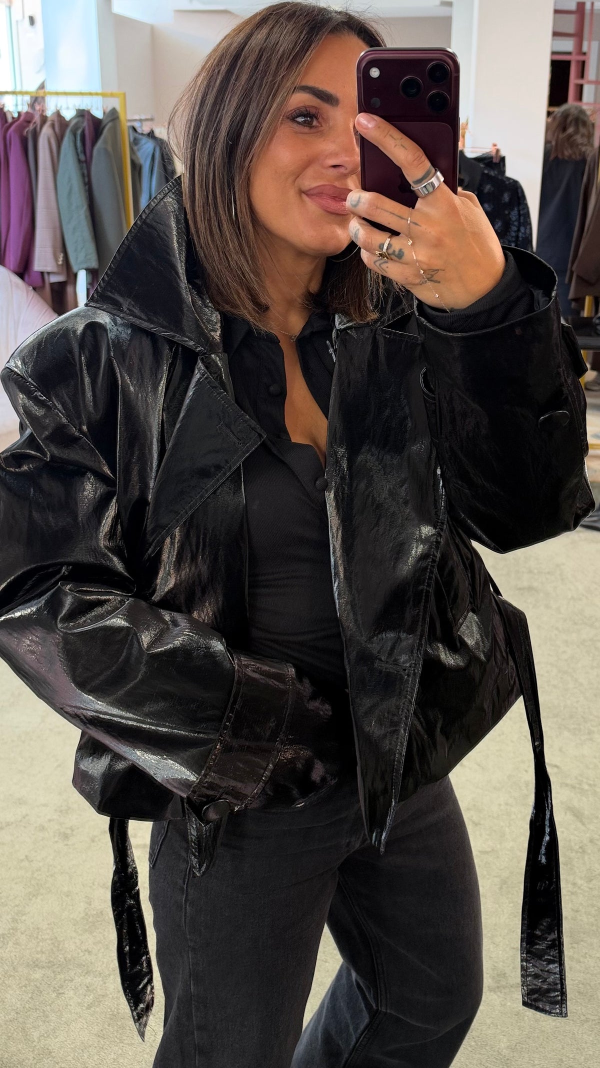 Mini trench bomber nero spalmato lucido corto ks