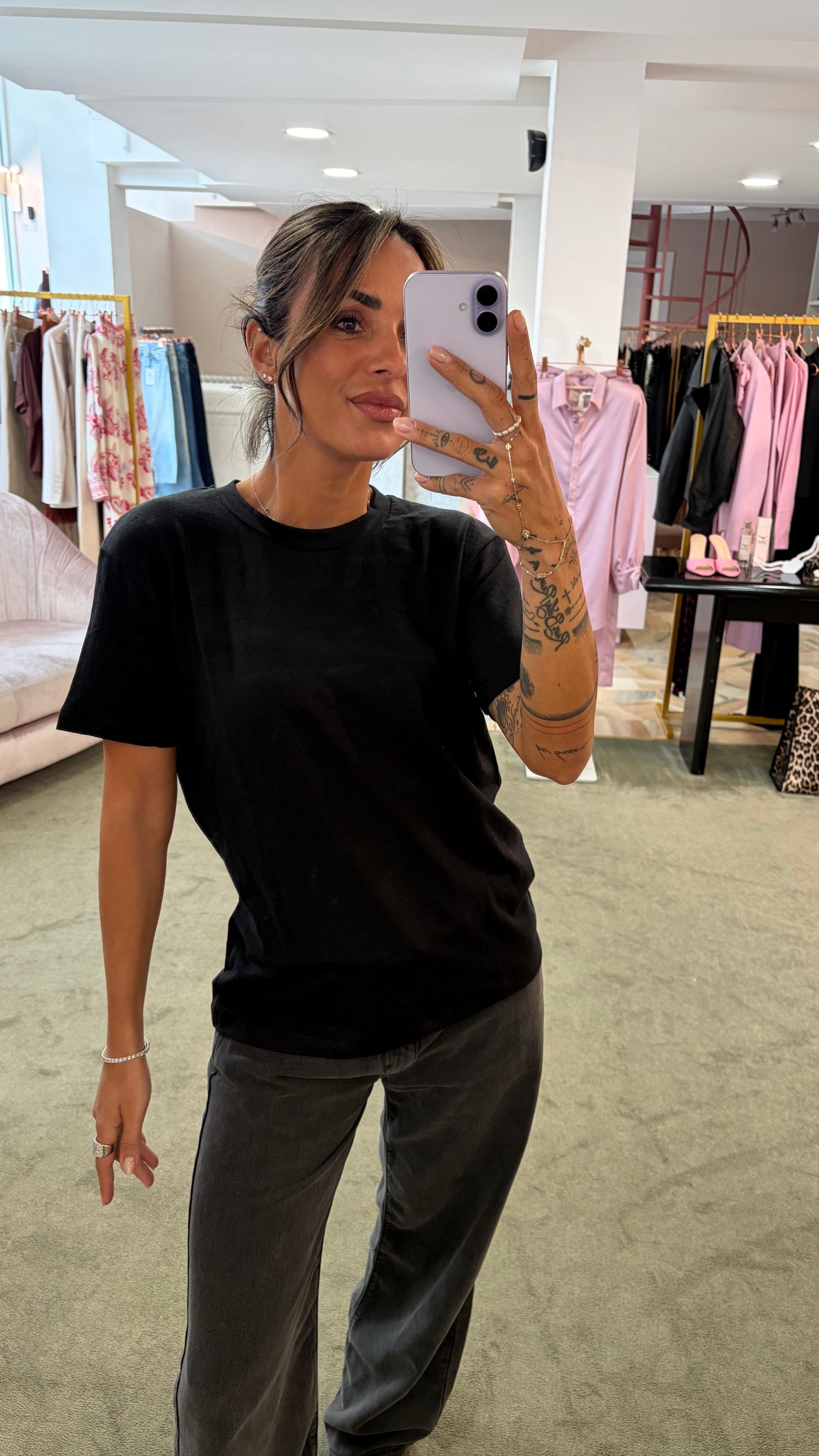 T-shirt girocollo nera in lino glp