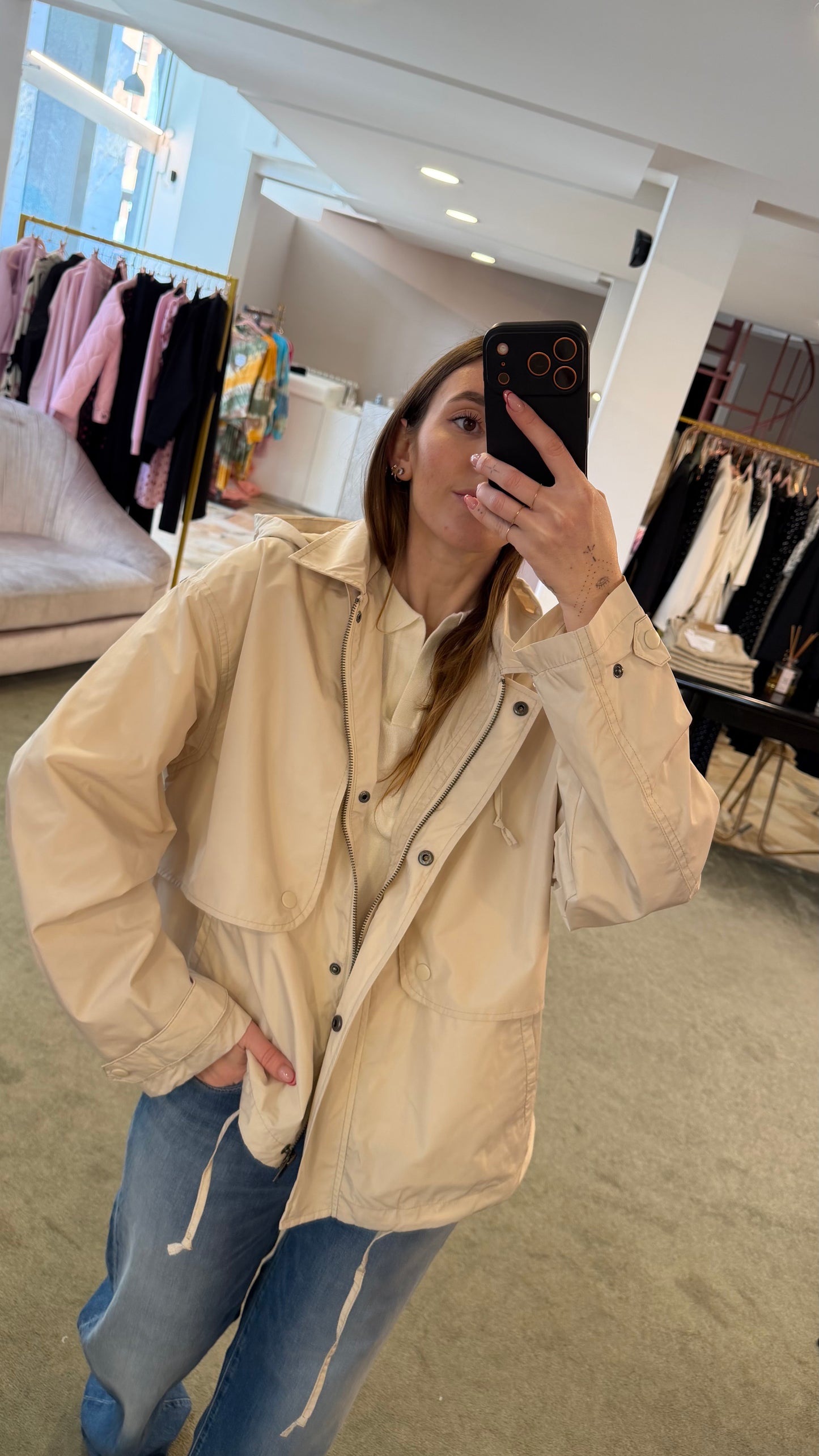 Trench panna corto con cappuccio sy