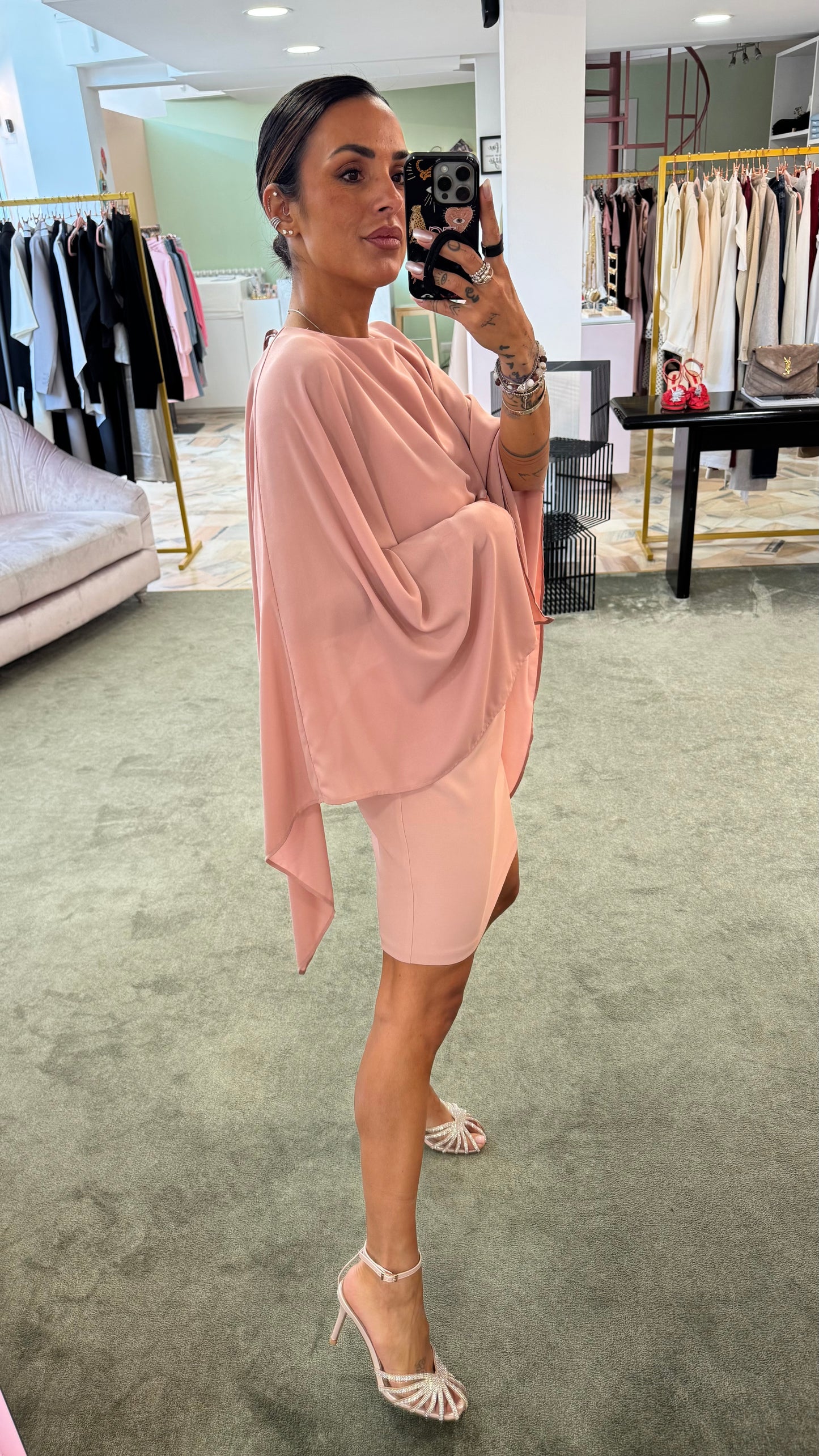 Abito rosa con cristalli manica kimono fr