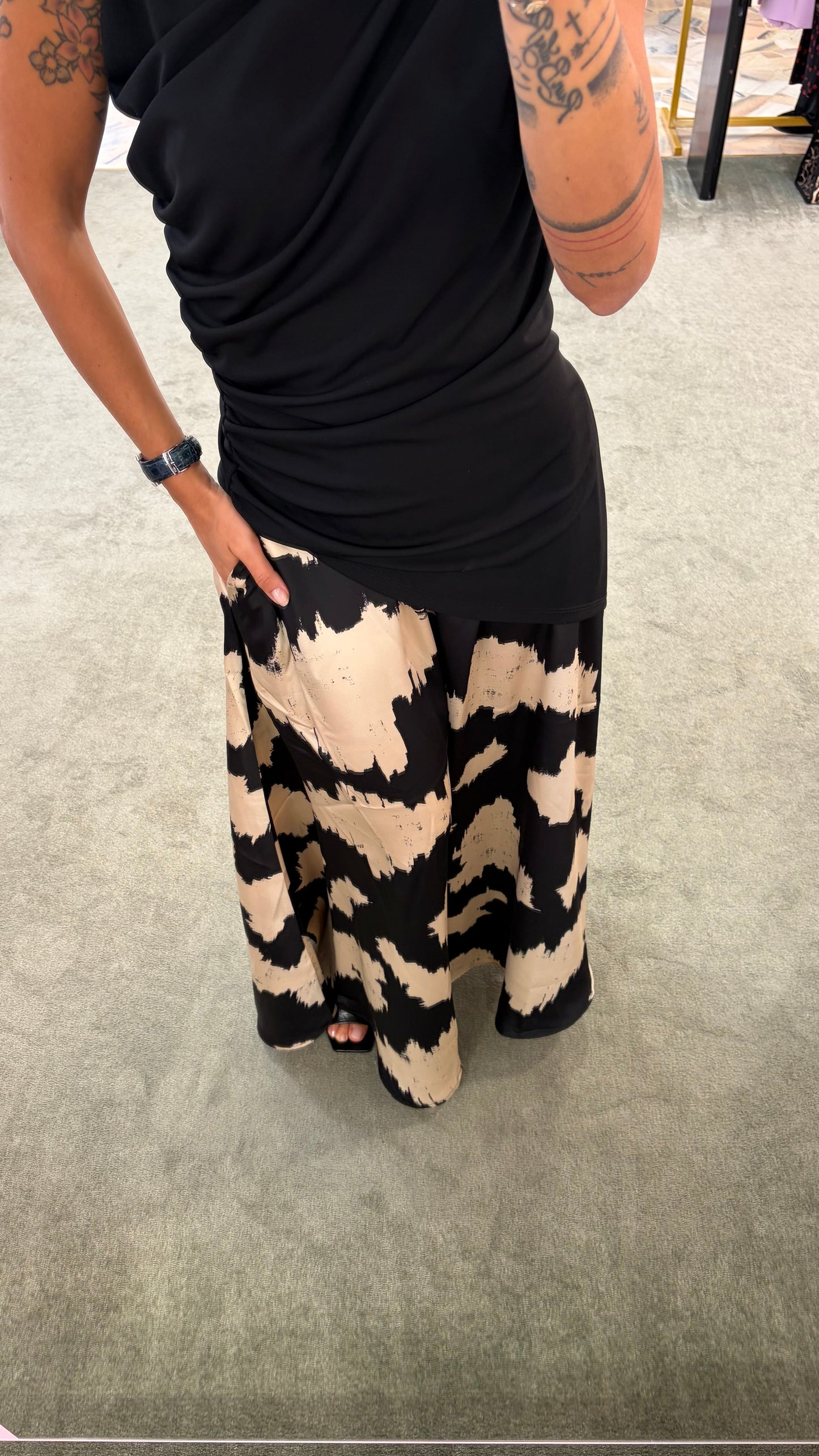 Gonna beige e nera fantasia ay