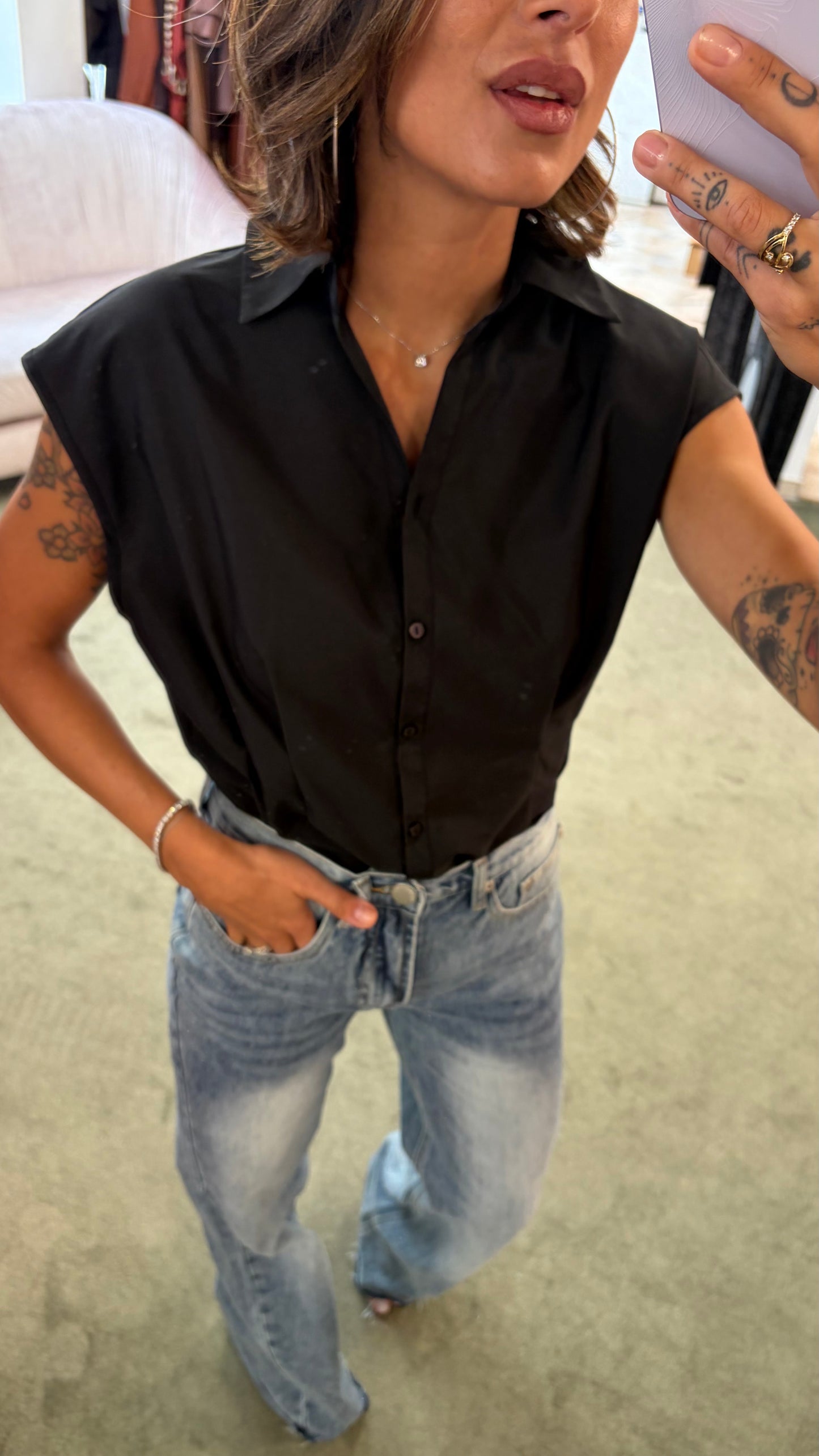 Camicia nera sciancrata manica scesa sy
