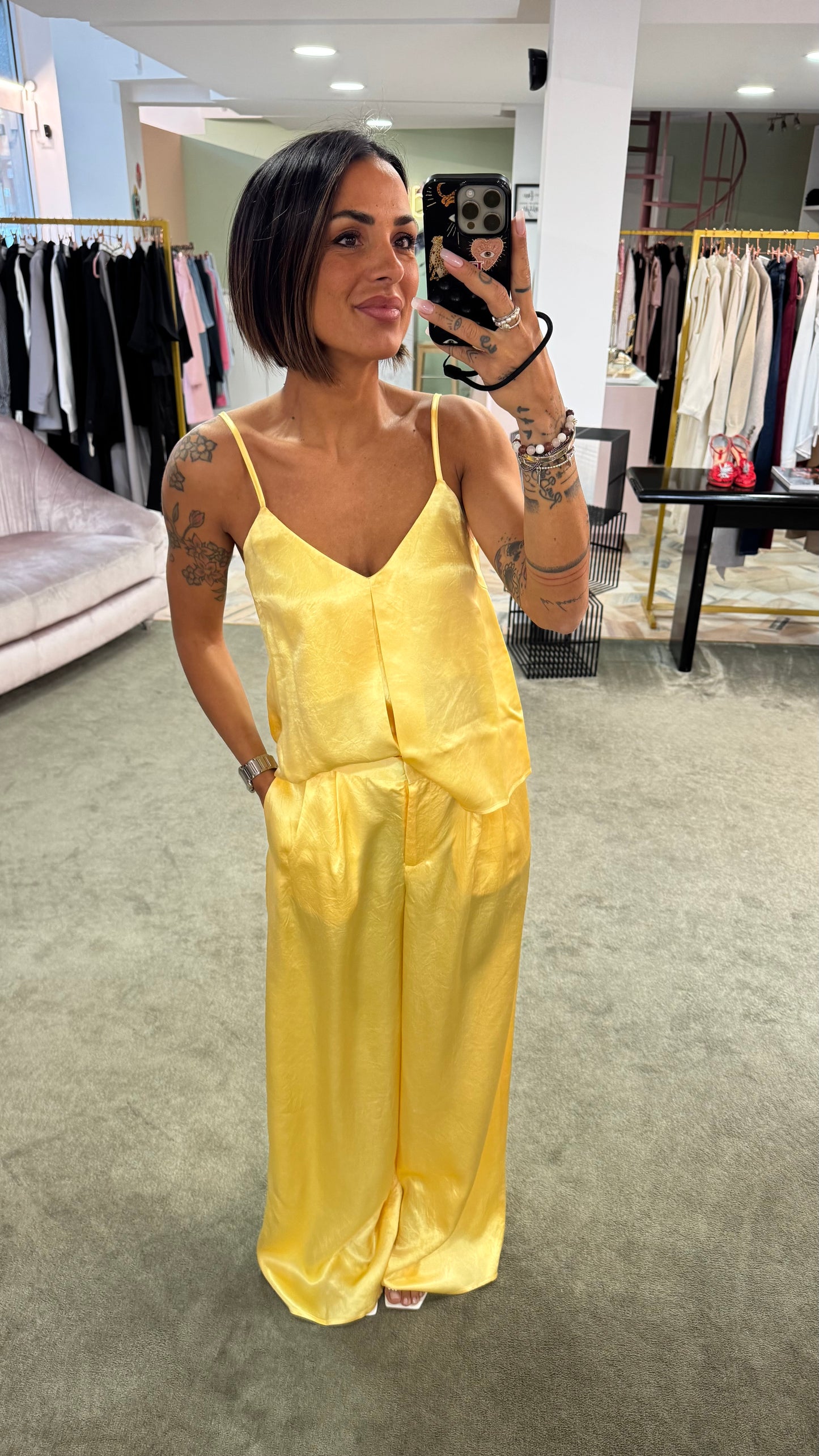 Pantaloni gialli in satin wide leg sl