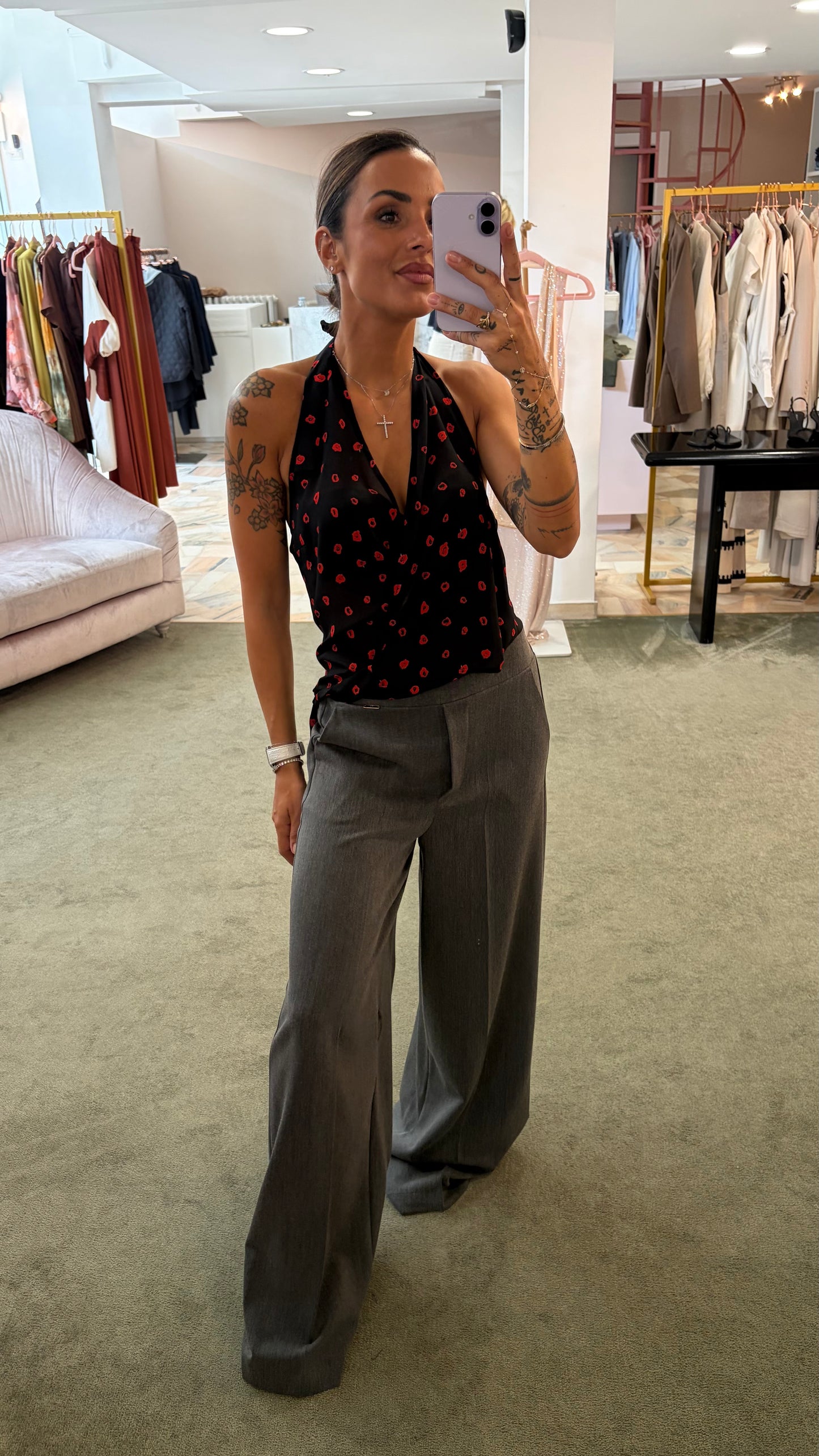 Top debbie MAR DE MARGARITAS nero con roselline rosse