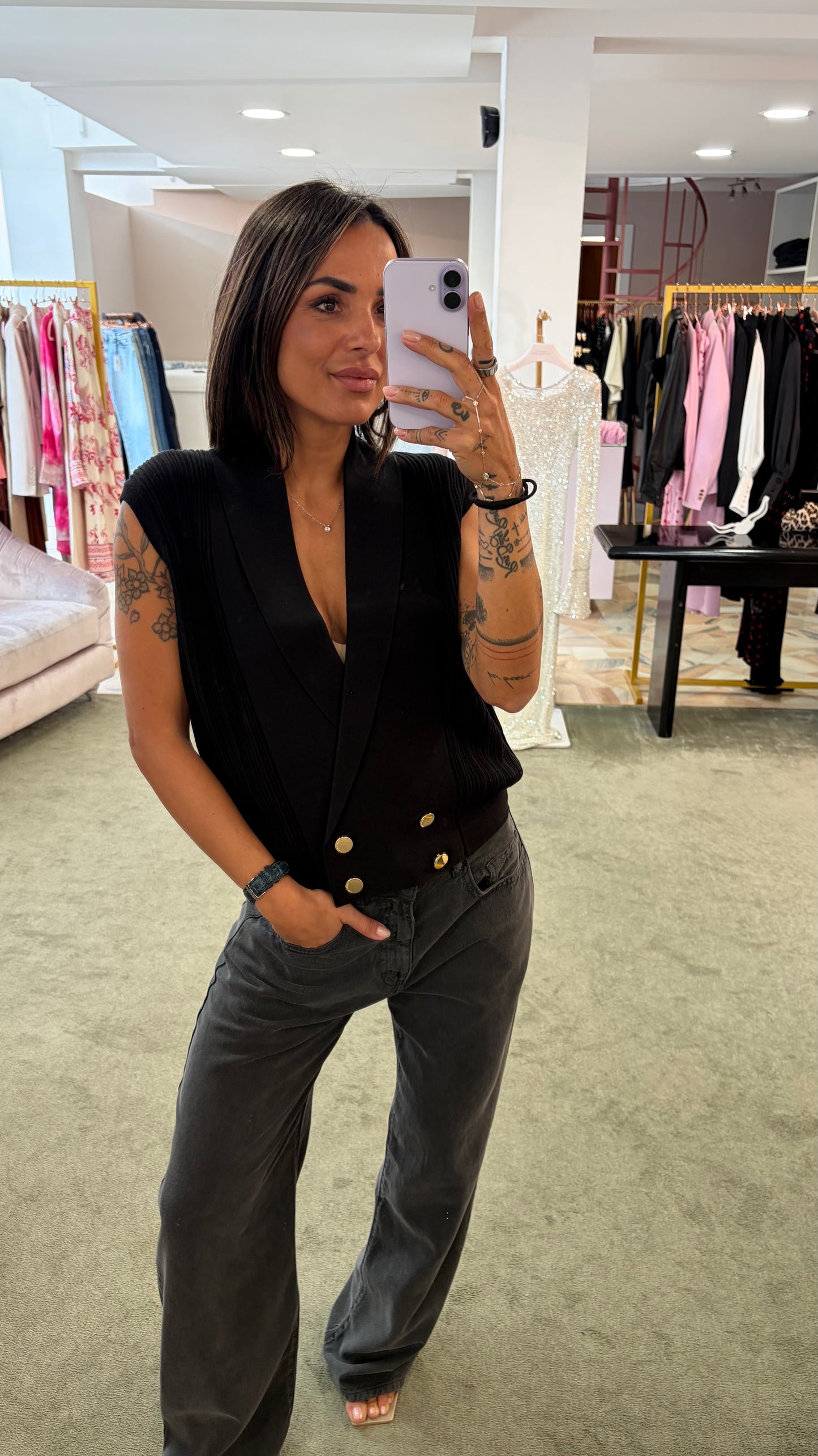 Gilet nero in maglia con bottoni oro fr