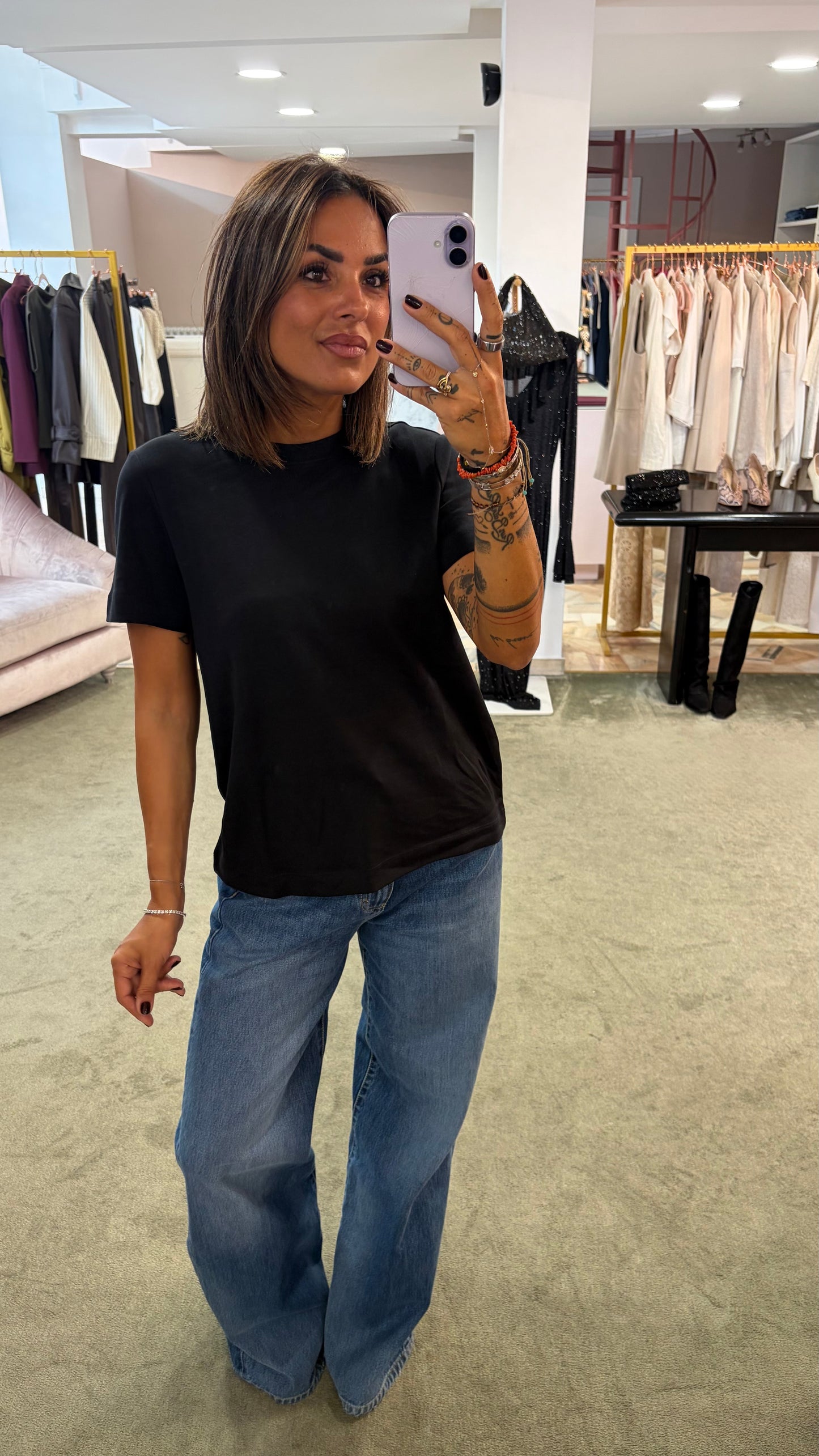 T-shirt regular naima manica corta nera aw