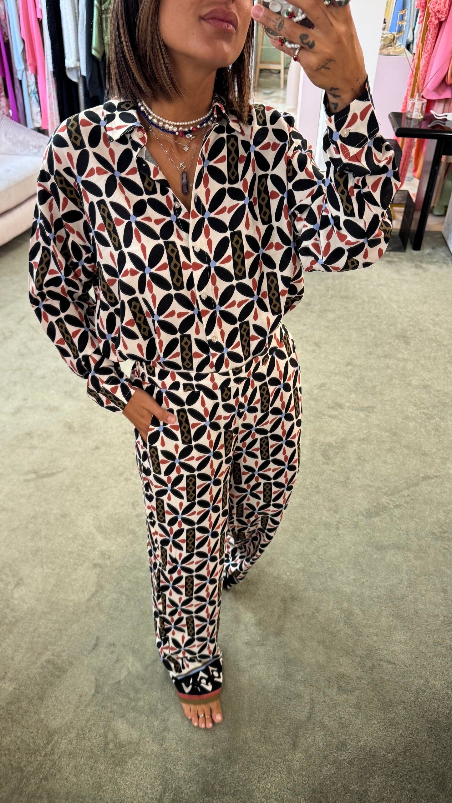 Pantaloni neri fantasia fiori sy