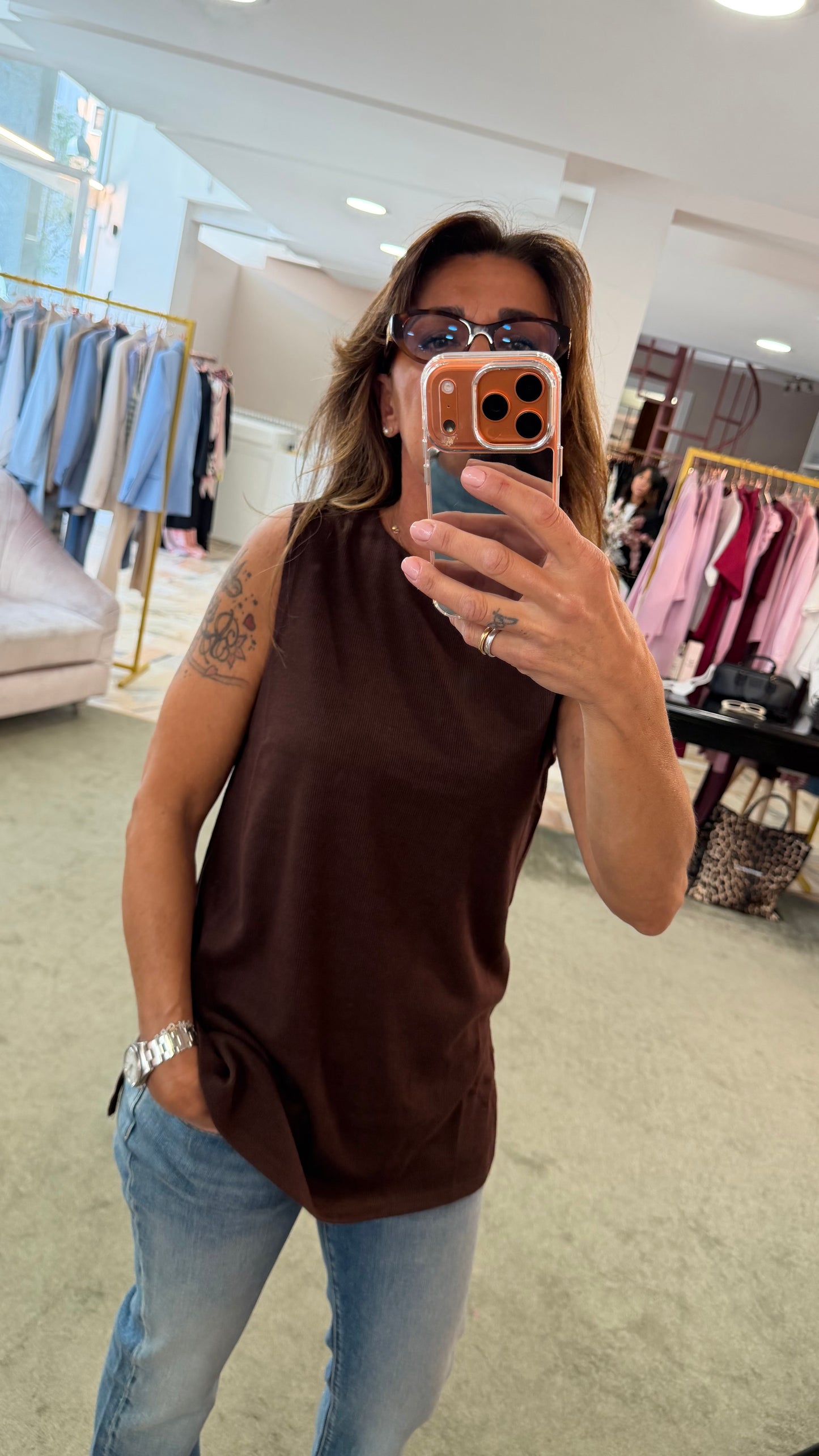 Maxi canotta marrone a costine con spacchi laterali gl