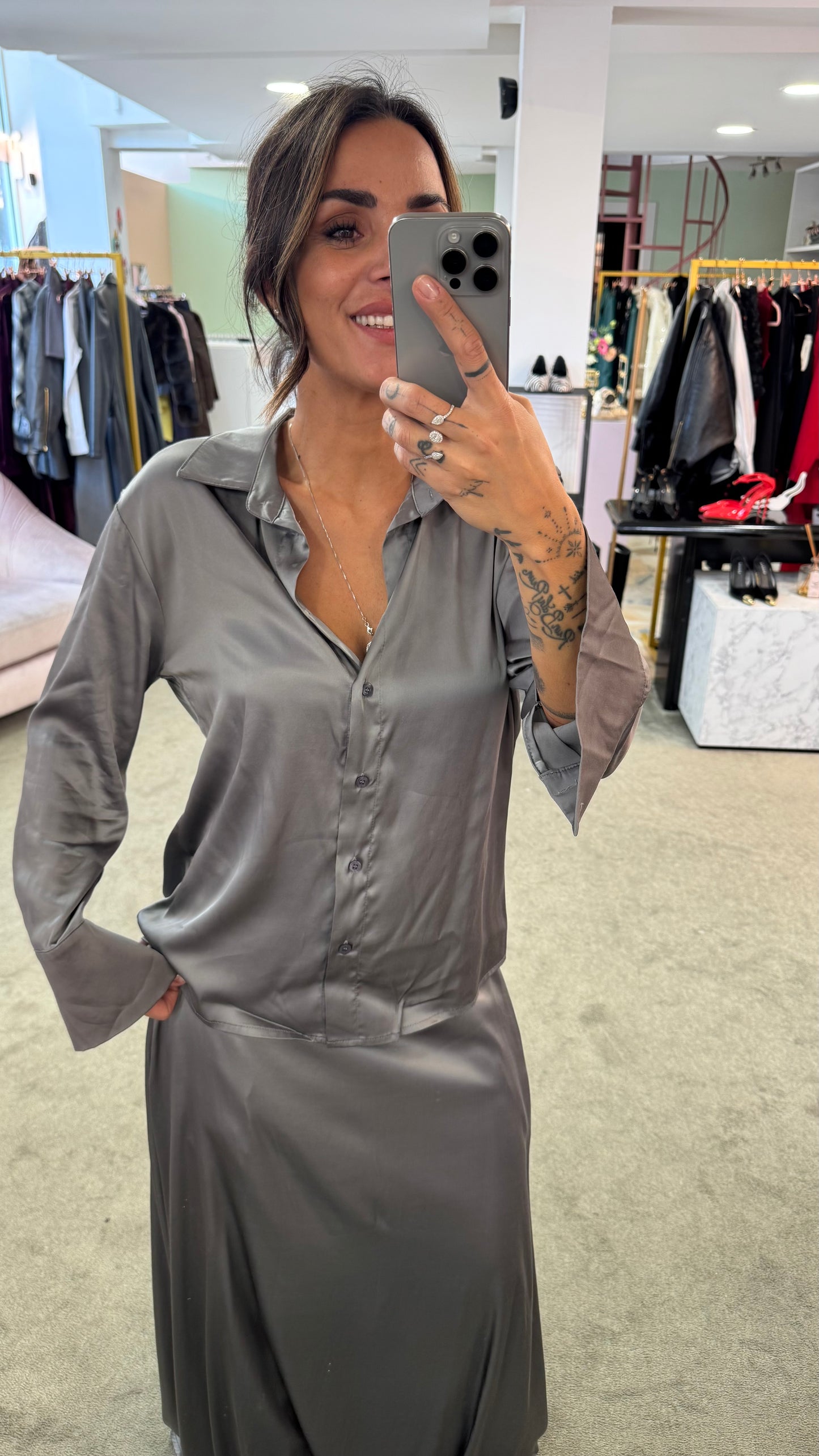 Camicia grigia effetto satin ay