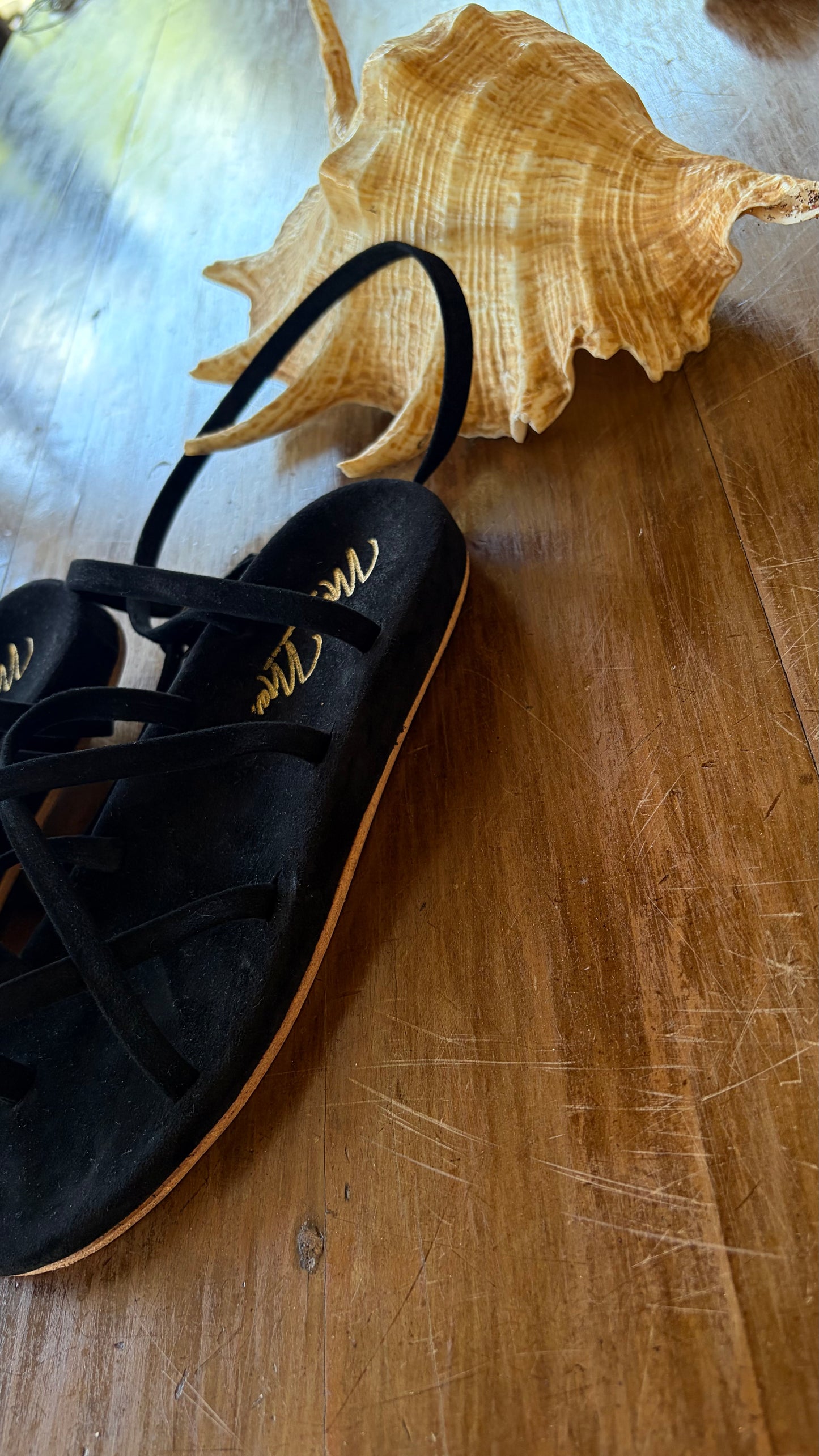 Ciabattina infradito platform Gisella nera in suede