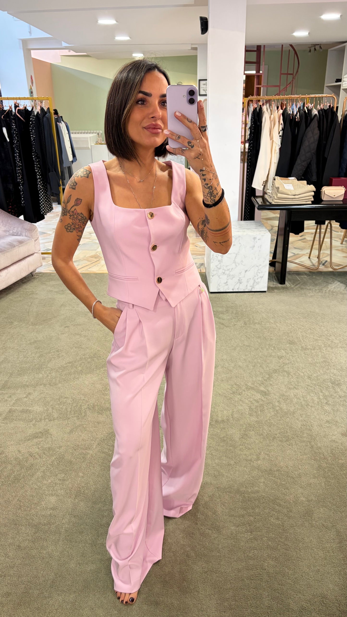 Gilet rosa scollo squadrato e bottoni oro fr