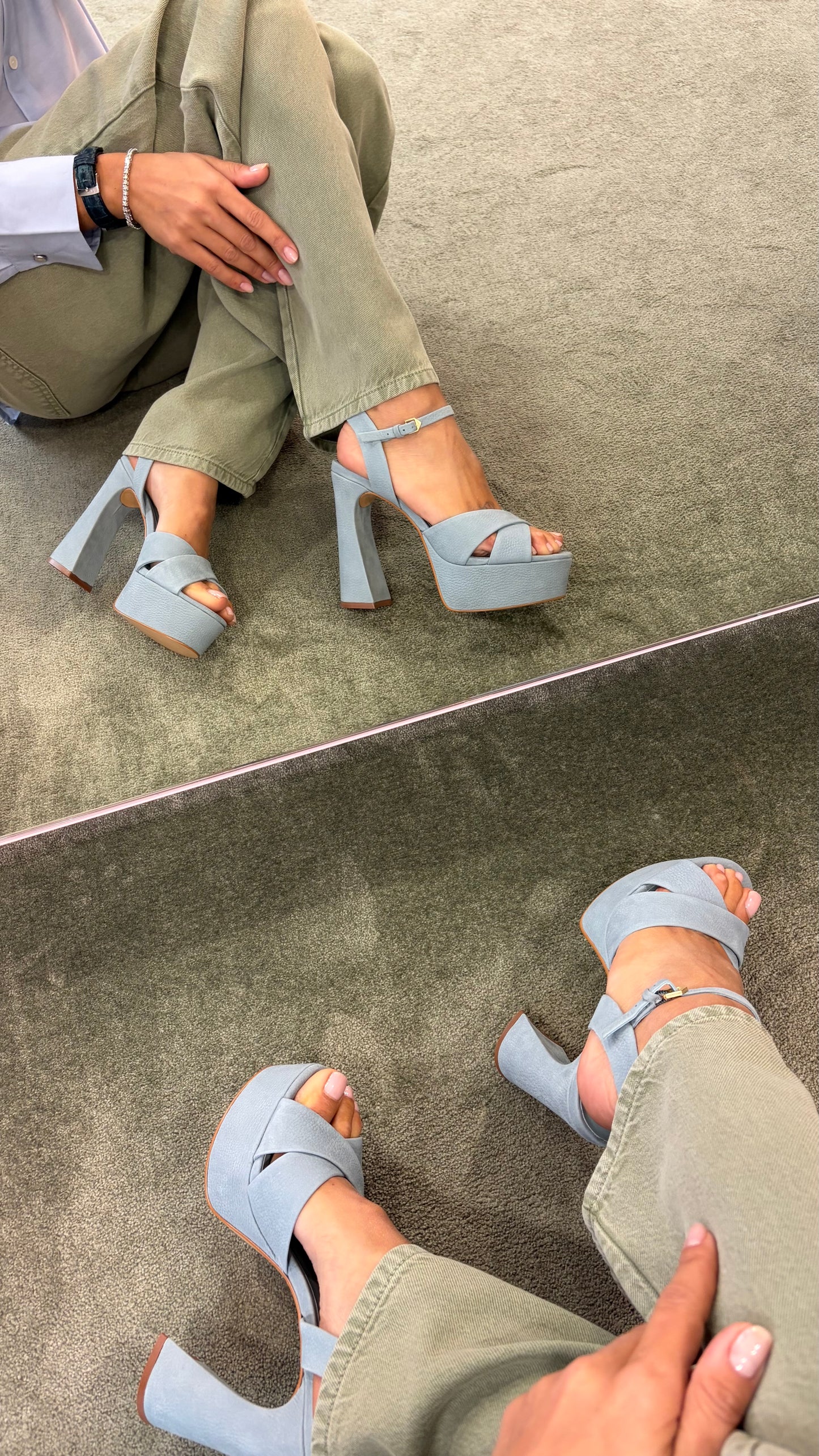 Sandalo azzurro plateau in suede