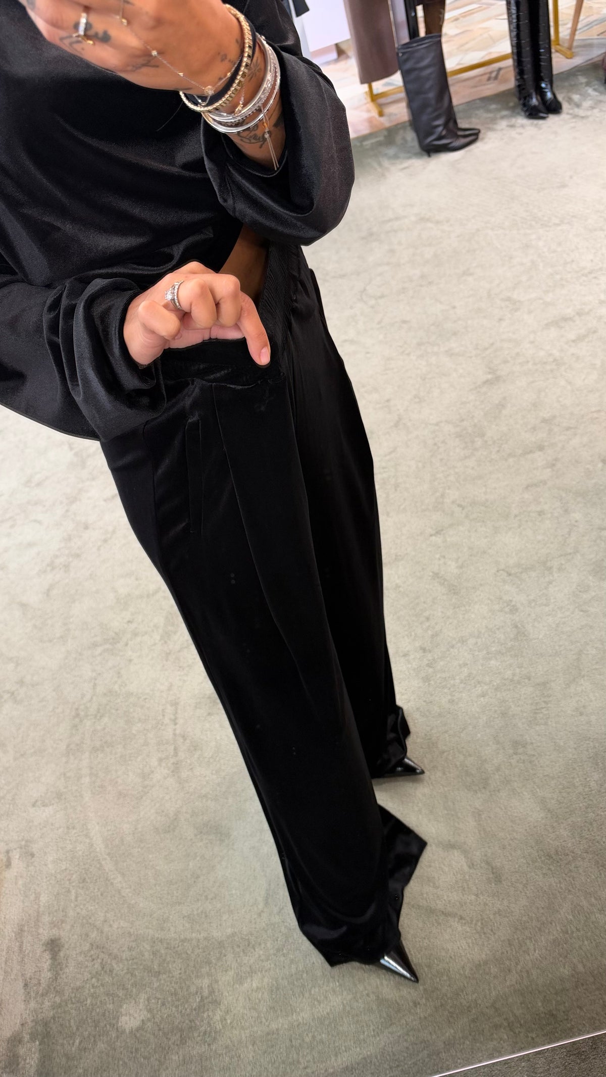 Pantaloni neri dritti in velluto Don't@Me