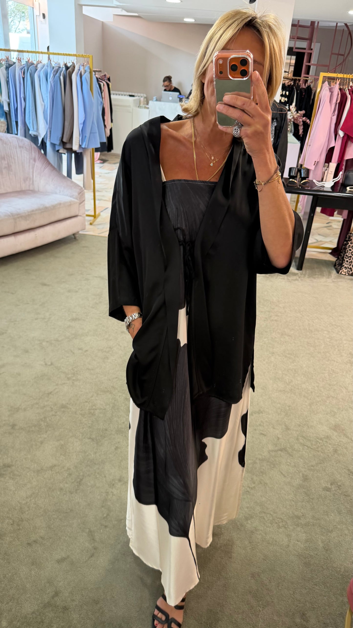 Kimono nero in satin ay