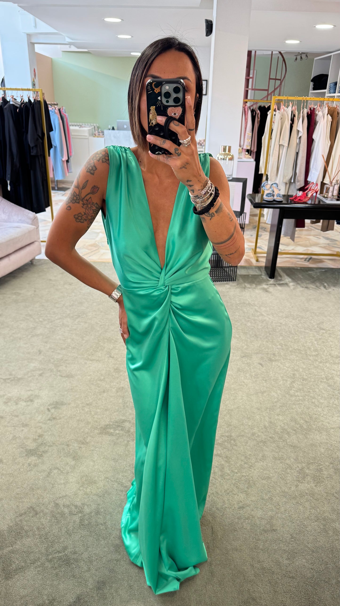 Abito lungo verde smeraldo incrociato in satin Actualee