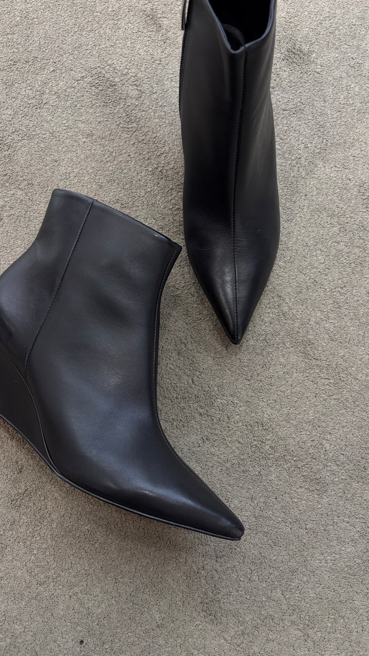 Stivaletto nero in pelle con tacco zeppa cr
